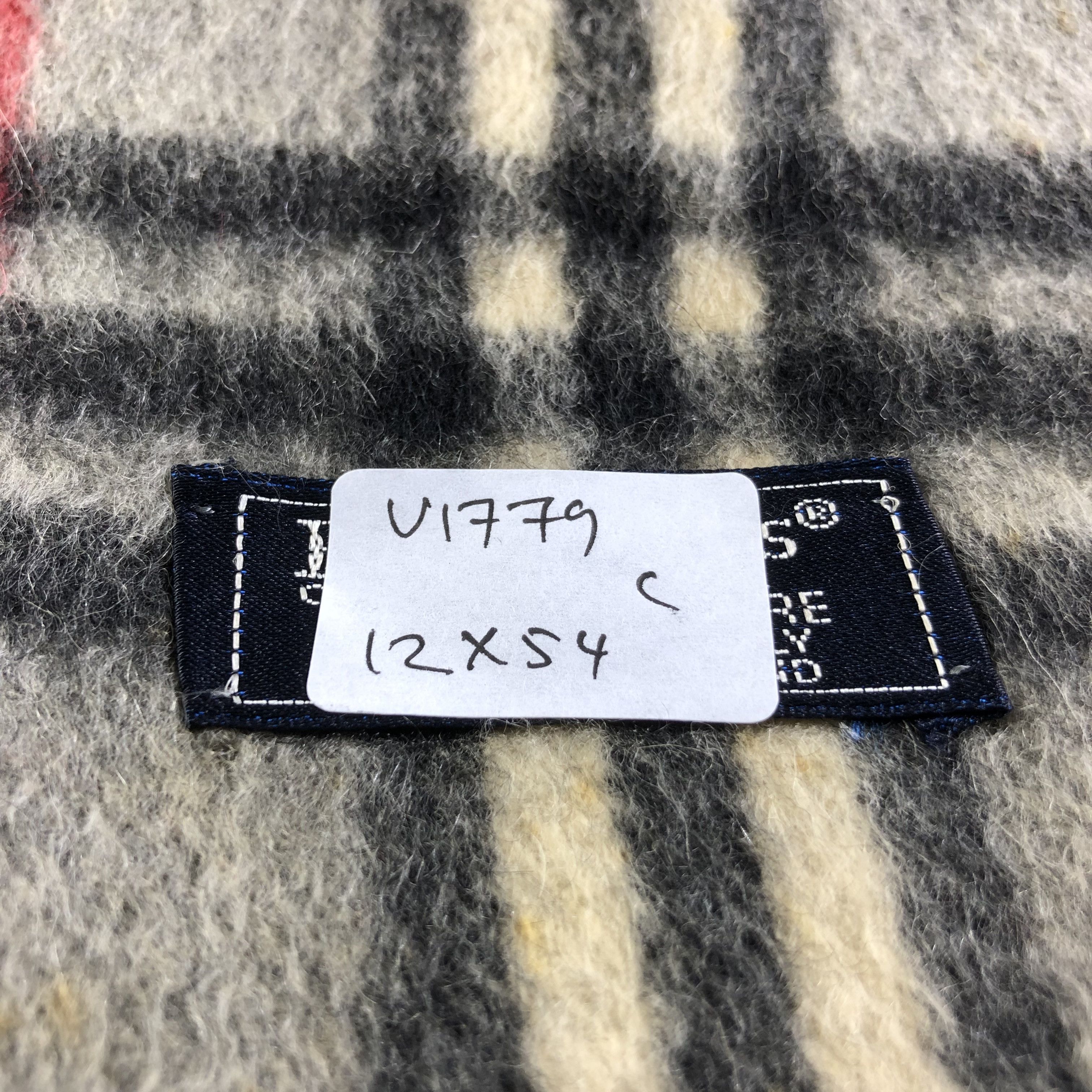Burberry Burberrys Nova Check Grey Cashmere Scarf Muffler V1779 Size ONE SIZE - 17 Thumbnail