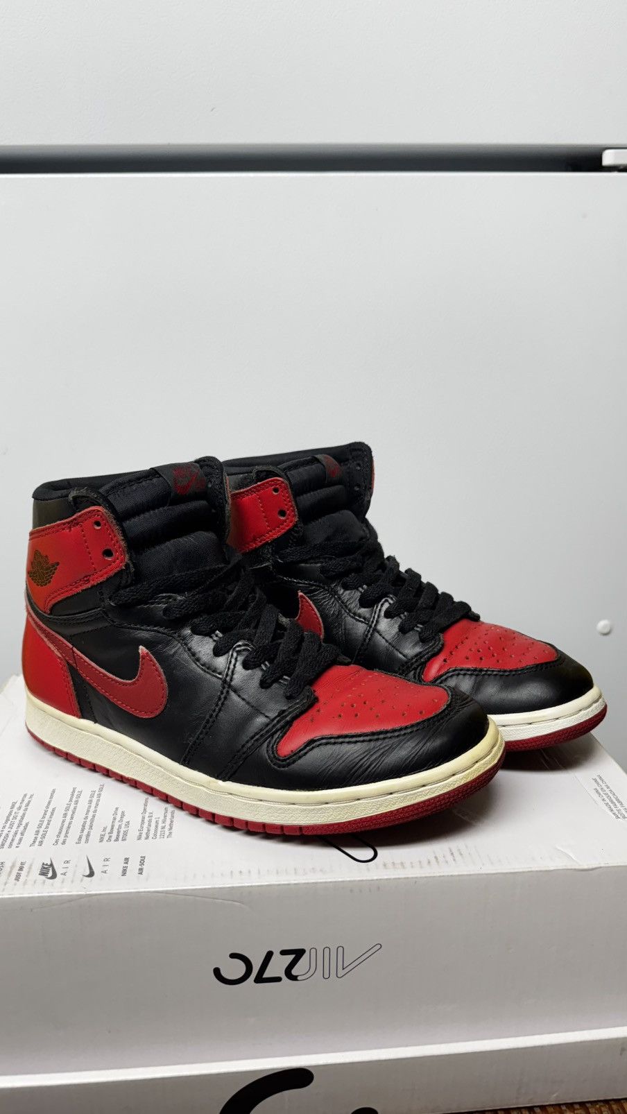 Jordan Brand 1994 Air Jordan 1 Retro “Bred” sz 7.5 Size US 7.5 / EU 40-41 - 1 Thumbnail