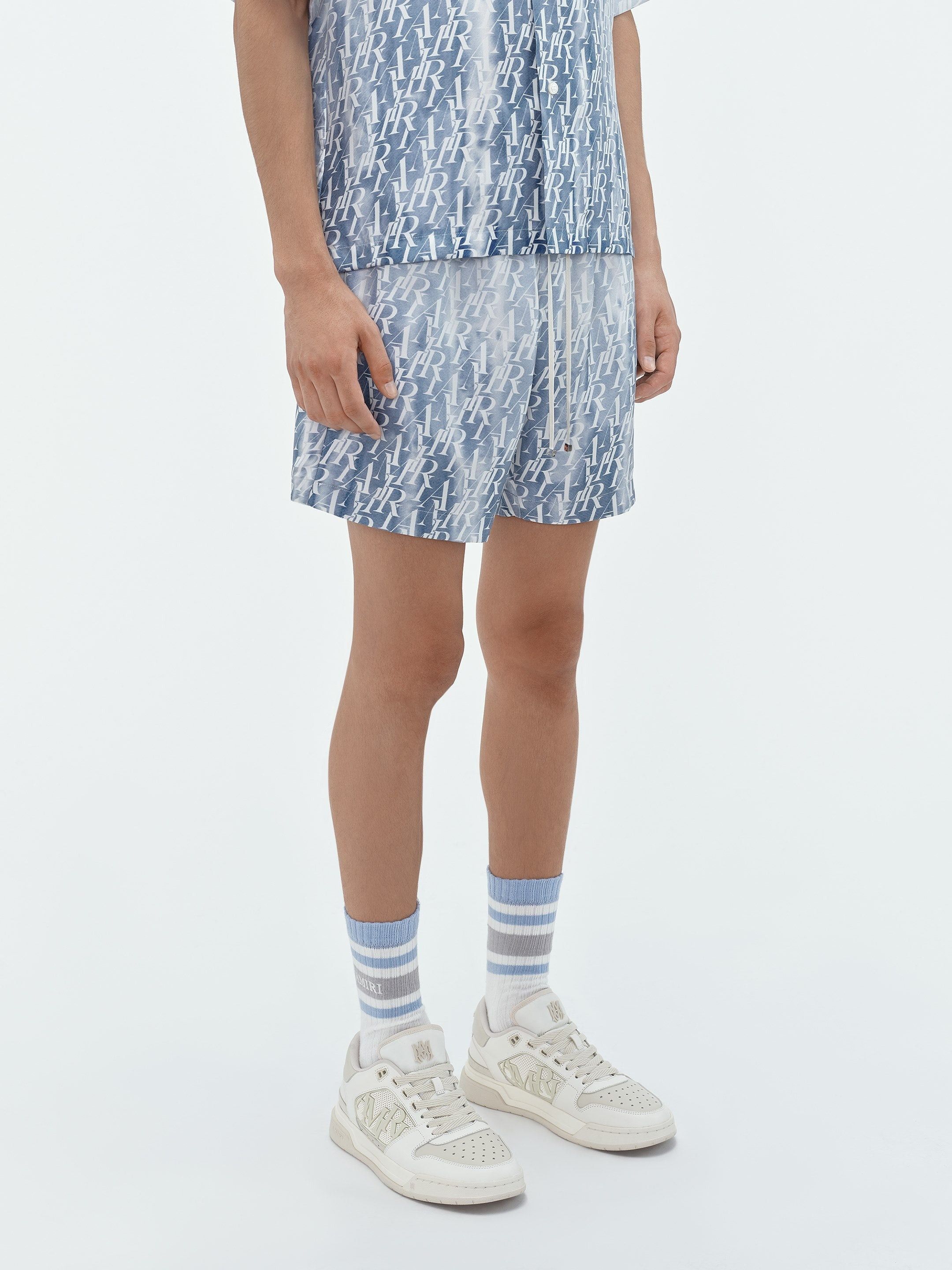 Amiri o1s1wg110425 Gradiant Repeat Short in Blue/White Size US 36 / EU 52 - 4 Thumbnail