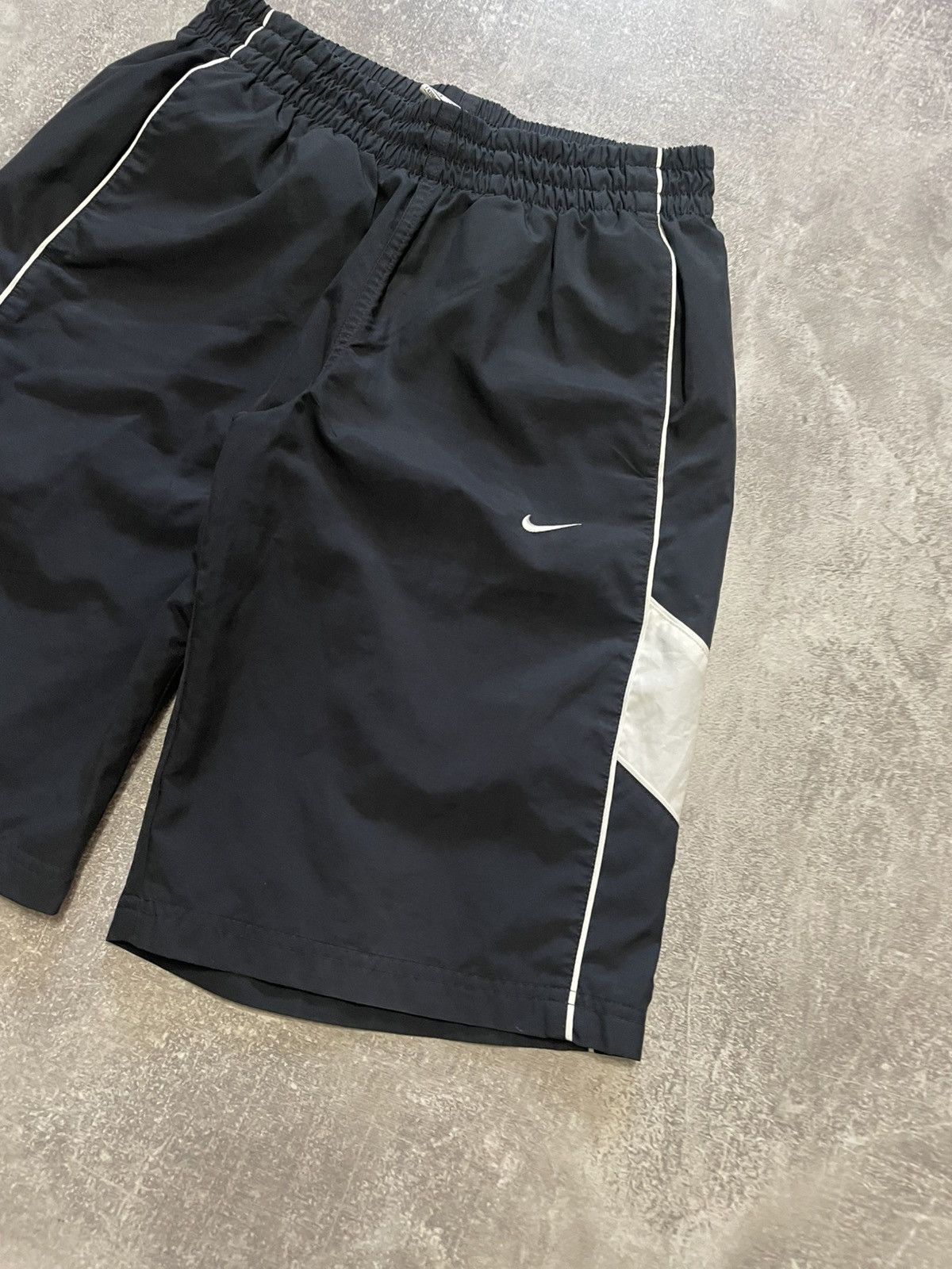 Nike × Vintage Vintage Nike Black Swoosh Logo Drill Shorts Size S Size US 30 / EU 46 - 4 Thumbnail