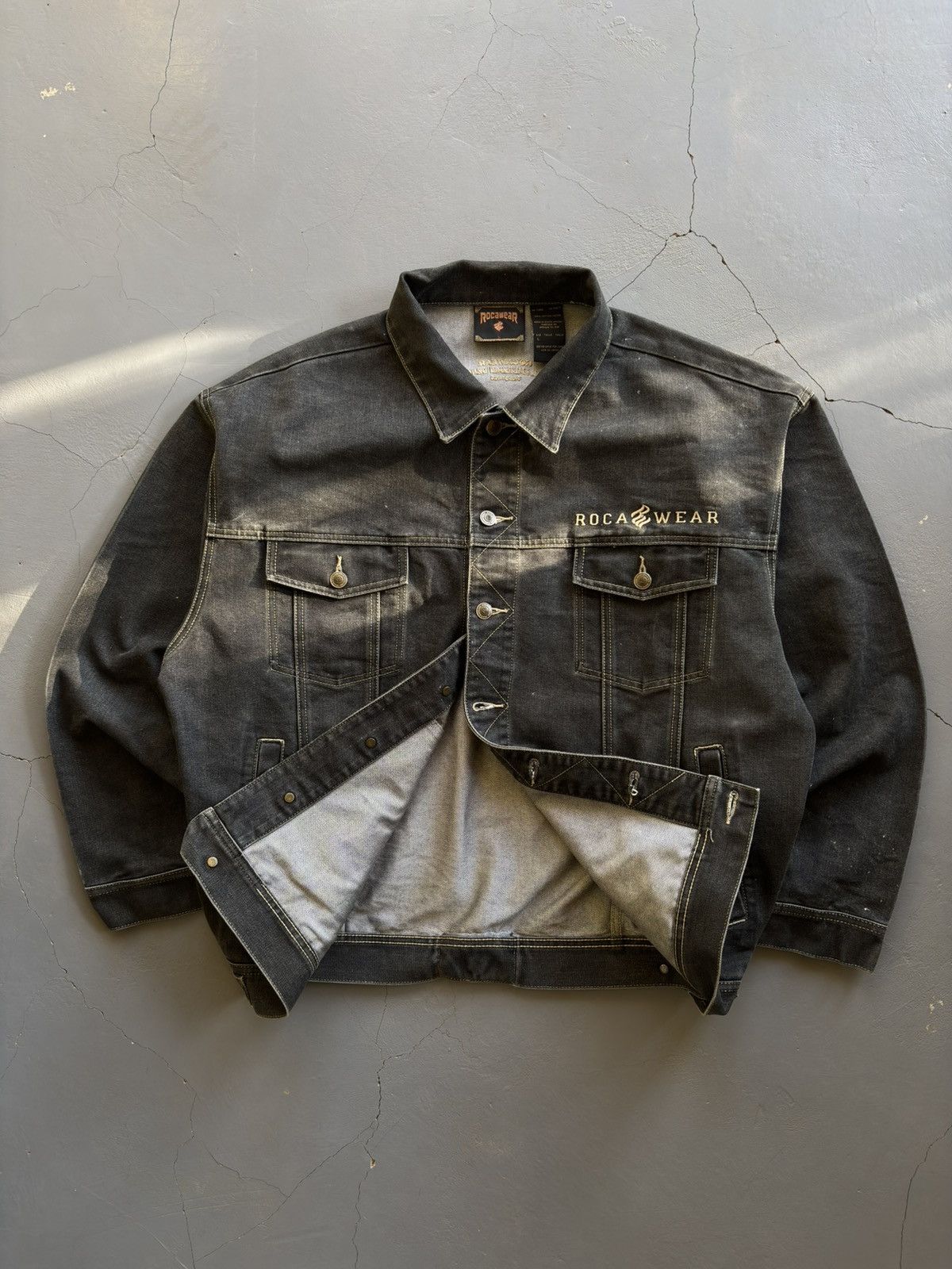 Rocawear Vintage Rocawear Black Denim Jacket Faded Y2K Size L Size US L / EU 52-54 / 3 - 1 Thumbnail