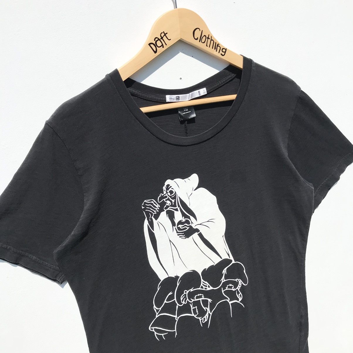 Undercover × Uniqlo Undercover X Uniqlo Snow White Tee Undercover SunFaded Size US M / EU 48-50 / 2 - 7 Thumbnail