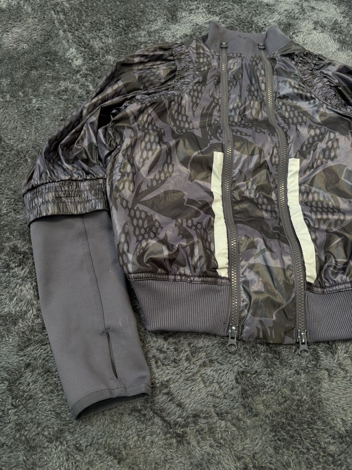 Adidas × Stella McCartney Vintage Stella McCartney Y2K Nylon Avant Garde Jacket Size M / US 6-8 / IT 42-44 - 4 Thumbnail
