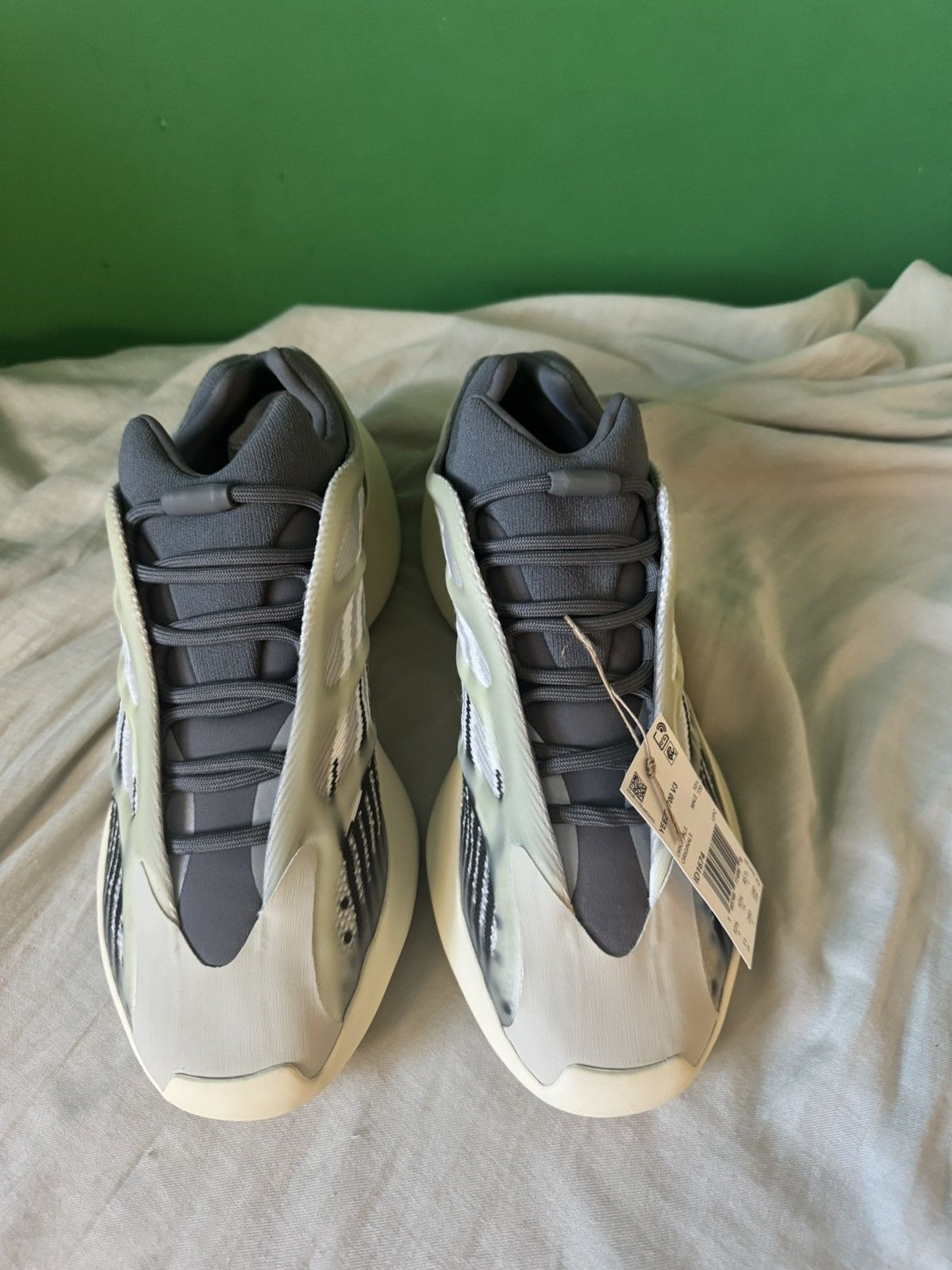 Adidas Adidas 700 v3 fade salt 2022 Size US 11 / EU 44 - 4 Thumbnail