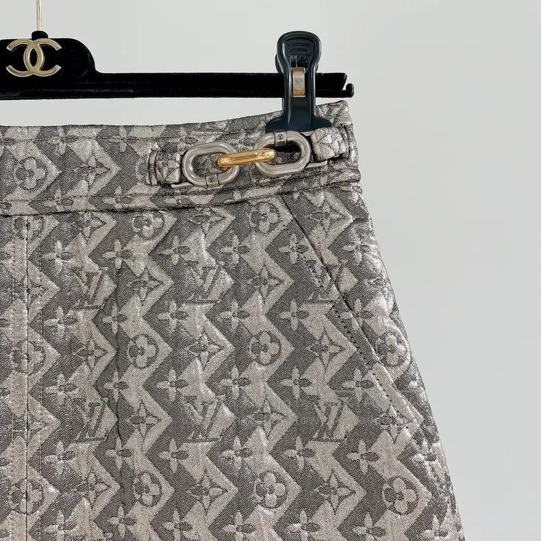 Louis Vuitton Louis Vuitton Printed logo and floral skirt Size 35" - 3 Thumbnail