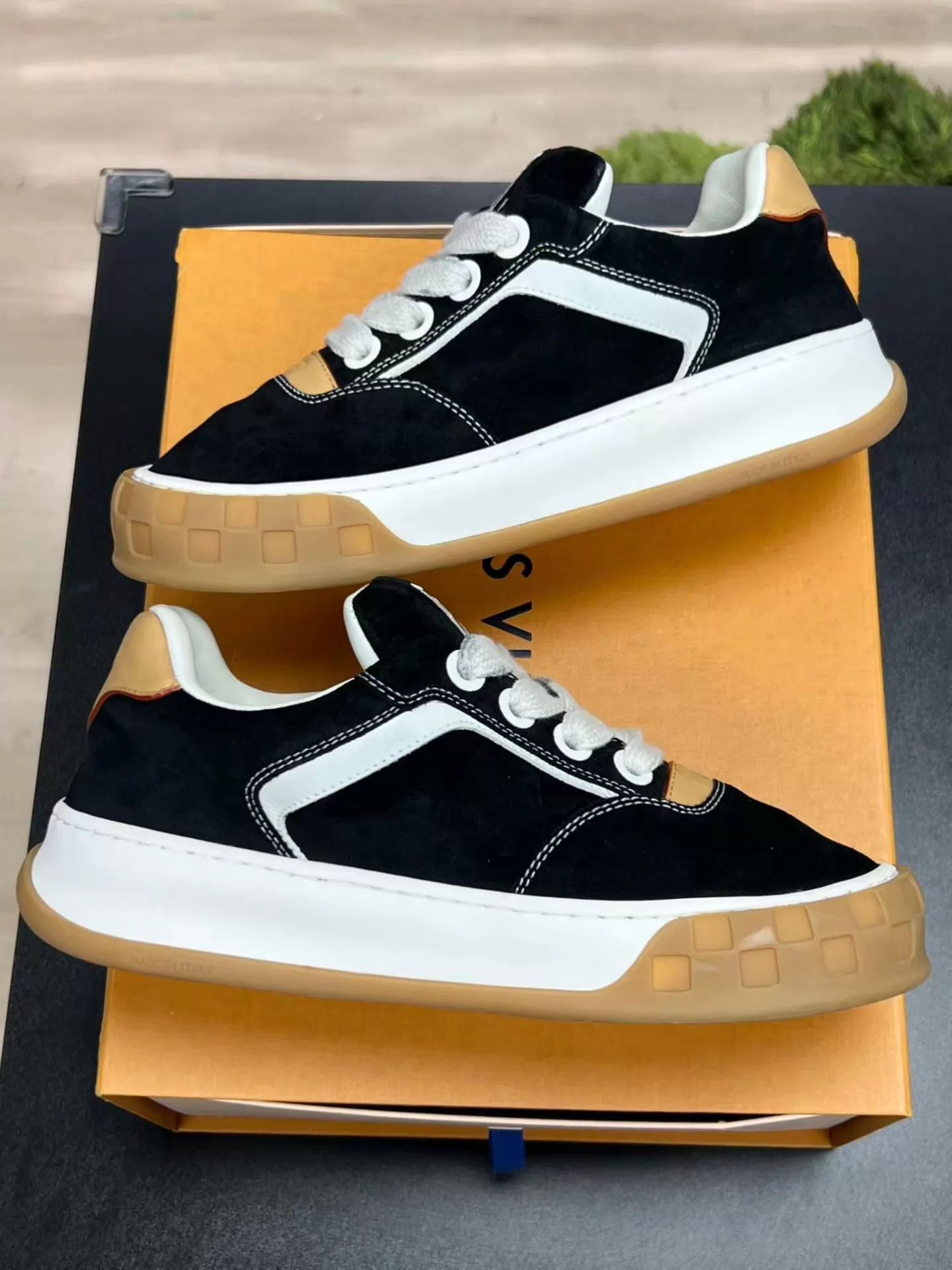 Louis Vuitton LV Tilted Biscuit Suede Sneakers Black UK7.5 Mint Size US 8.5 / EU 41-42 - 6 Thumbnail