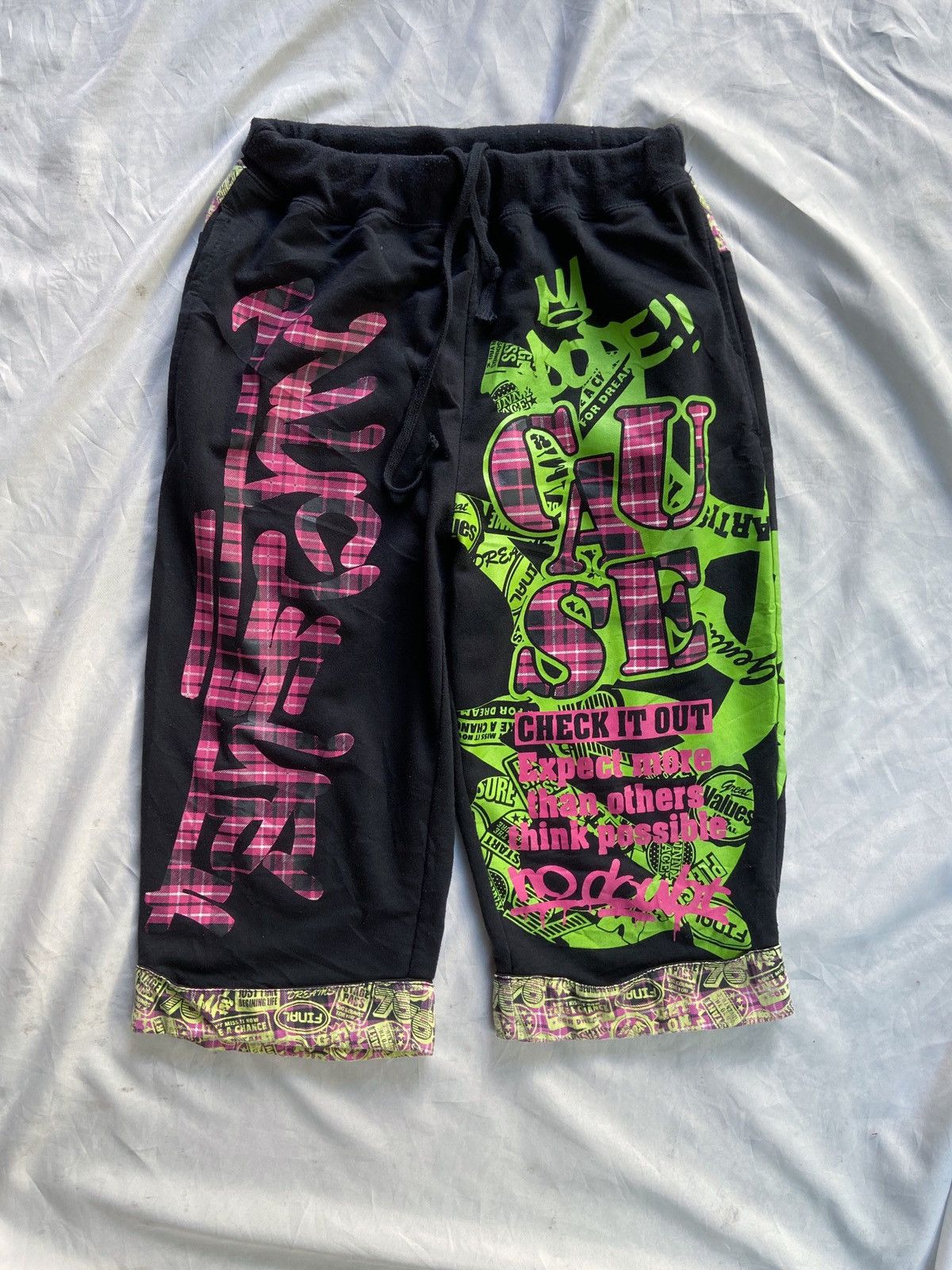 20471120 EXPECT MORE THAN OTHERS THINK POSSIBLE STENCIL 3/4 PANTS Size US 28 / EU 44 - 1 Thumbnail
