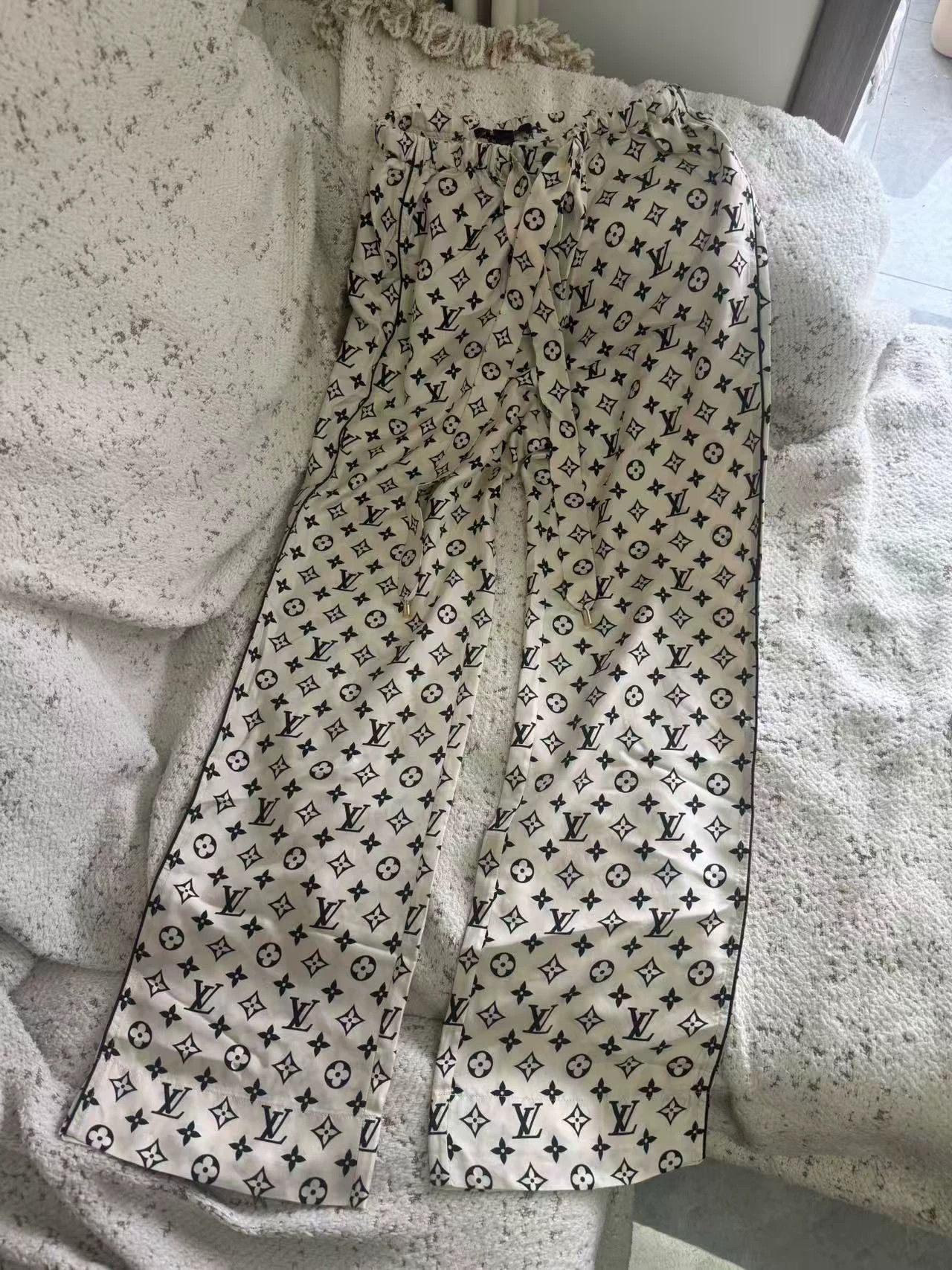 Louis Vuitton LV All-Over Print Mulberry Silk Pants 99 New Unworn Size 24" / US 00 / IT 34 - 1 Thumbnail
