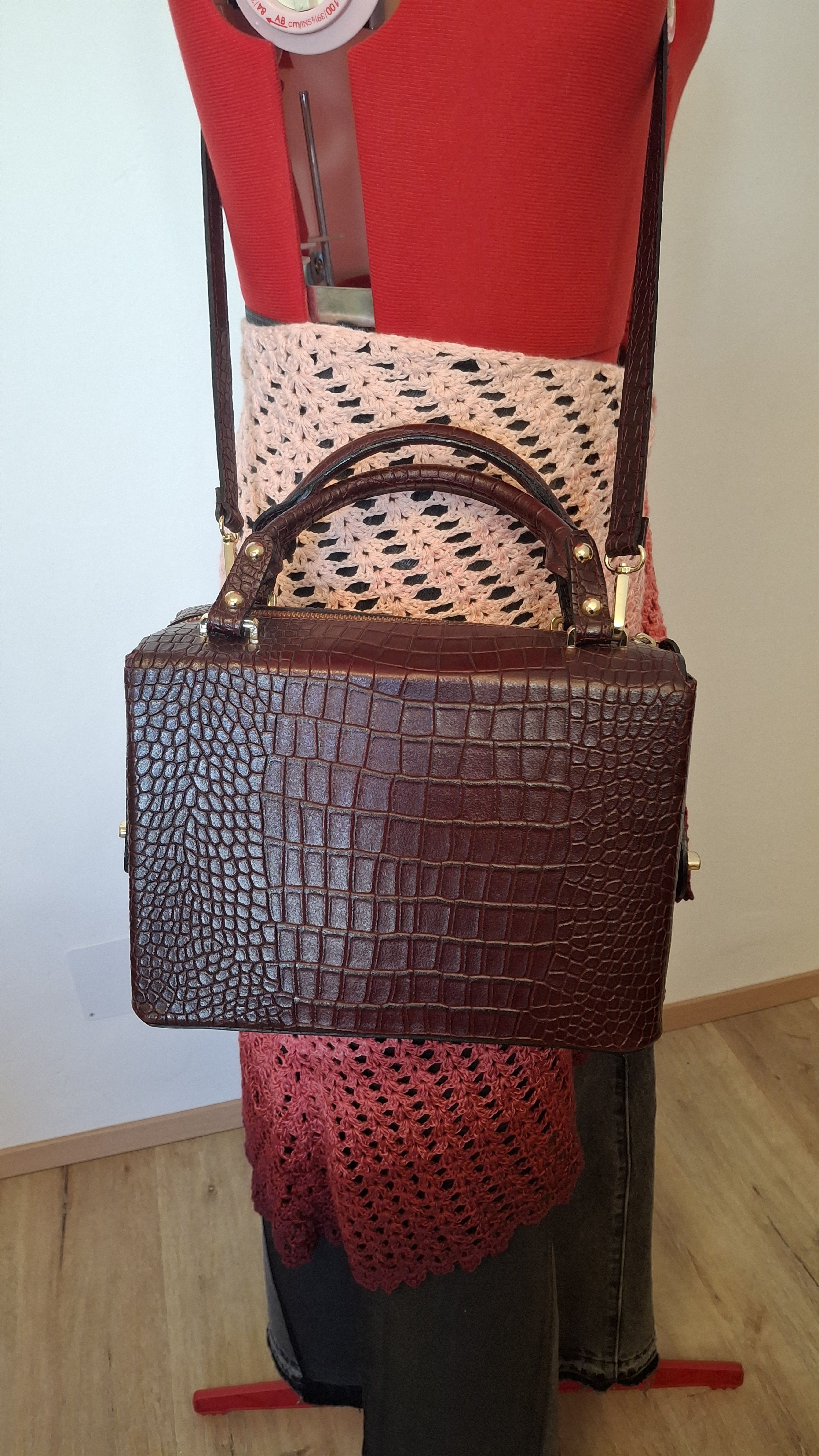 Vintage Avant-Garde Burgundy Croc Doctor Bag: Pristine Y2K Size ONE SIZE - 11 Thumbnail