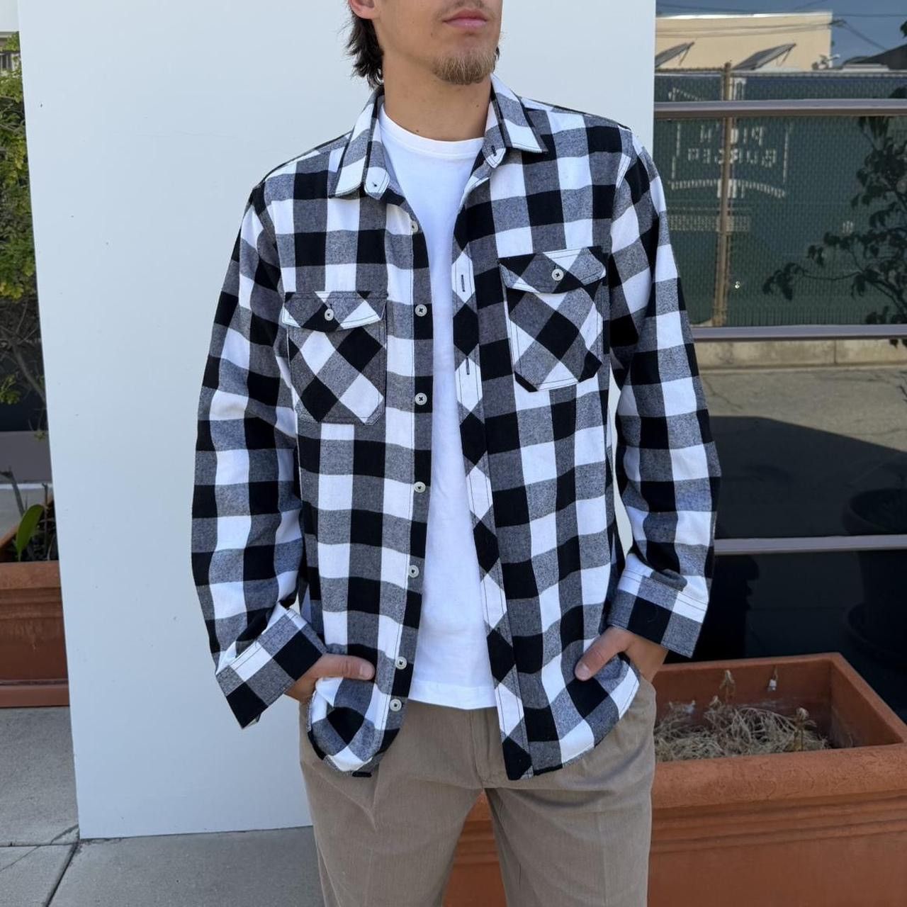 Carhartt Men’s black + white plaid flannel button down shirt sz L Size US L / EU 52-54 / 3 - 2 Thumbnail
