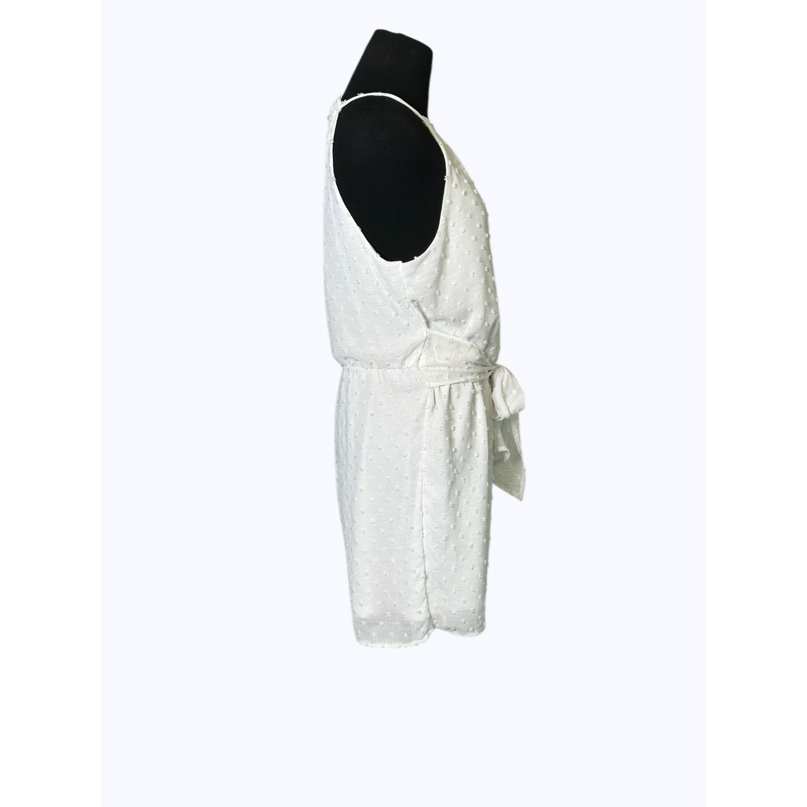 Bar III BAR III white swiss dot texture halter romper size Medium Size 28" / US 6 / IT 42 - 8 Thumbnail