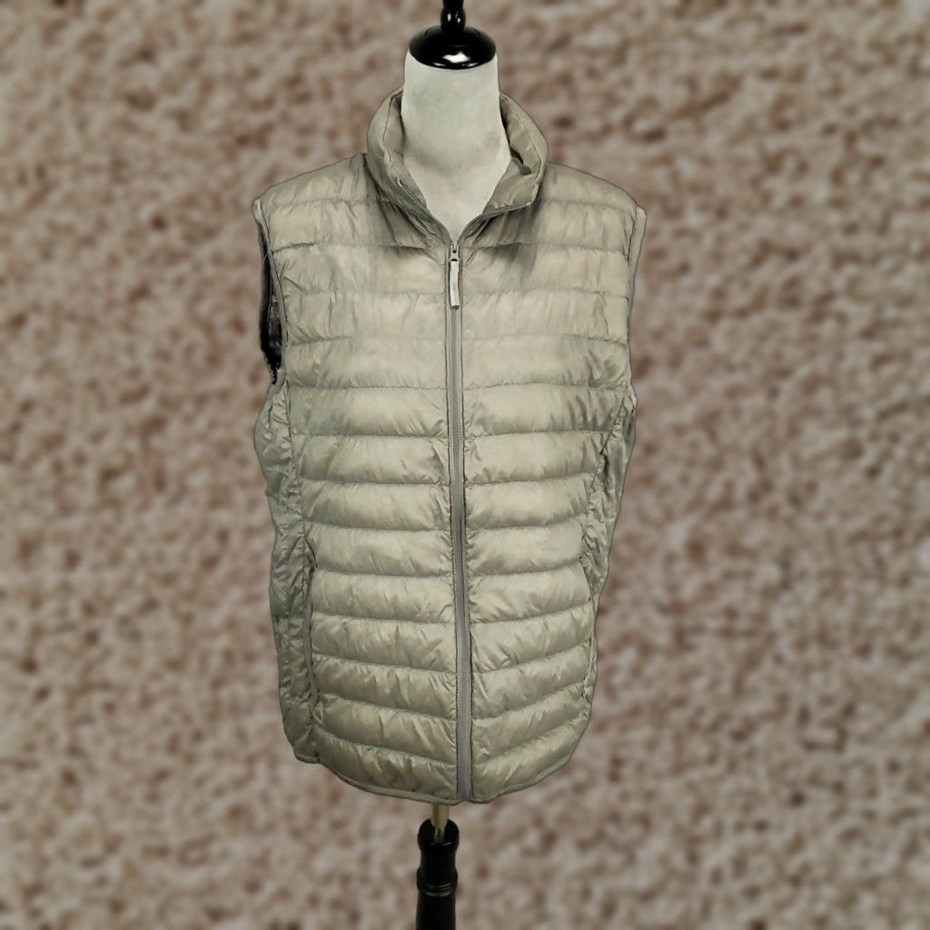 Uniqlo VINTAGE Uniqlo Puffer Vest Womens Large Silver Lightweight Full Zip Casual Outdoor Size L / US 10 / IT 46 - 1 Thumbnail