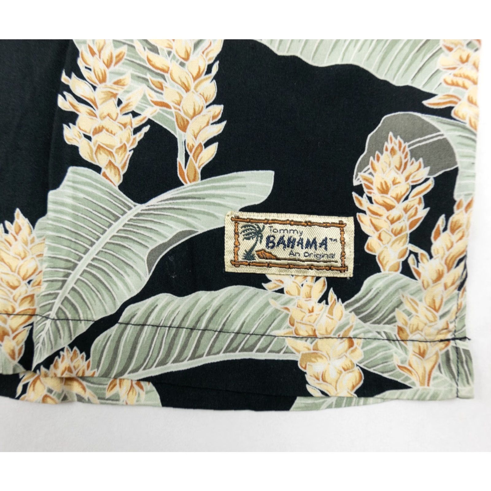 Tommy Bahama VINTAGE Tommy Bahama Men’s Short Sleeve Hawaiian Shirt Large Black Silk Floral All Seasons Size US L / EU 52-54 / 3 - 5 Thumbnail