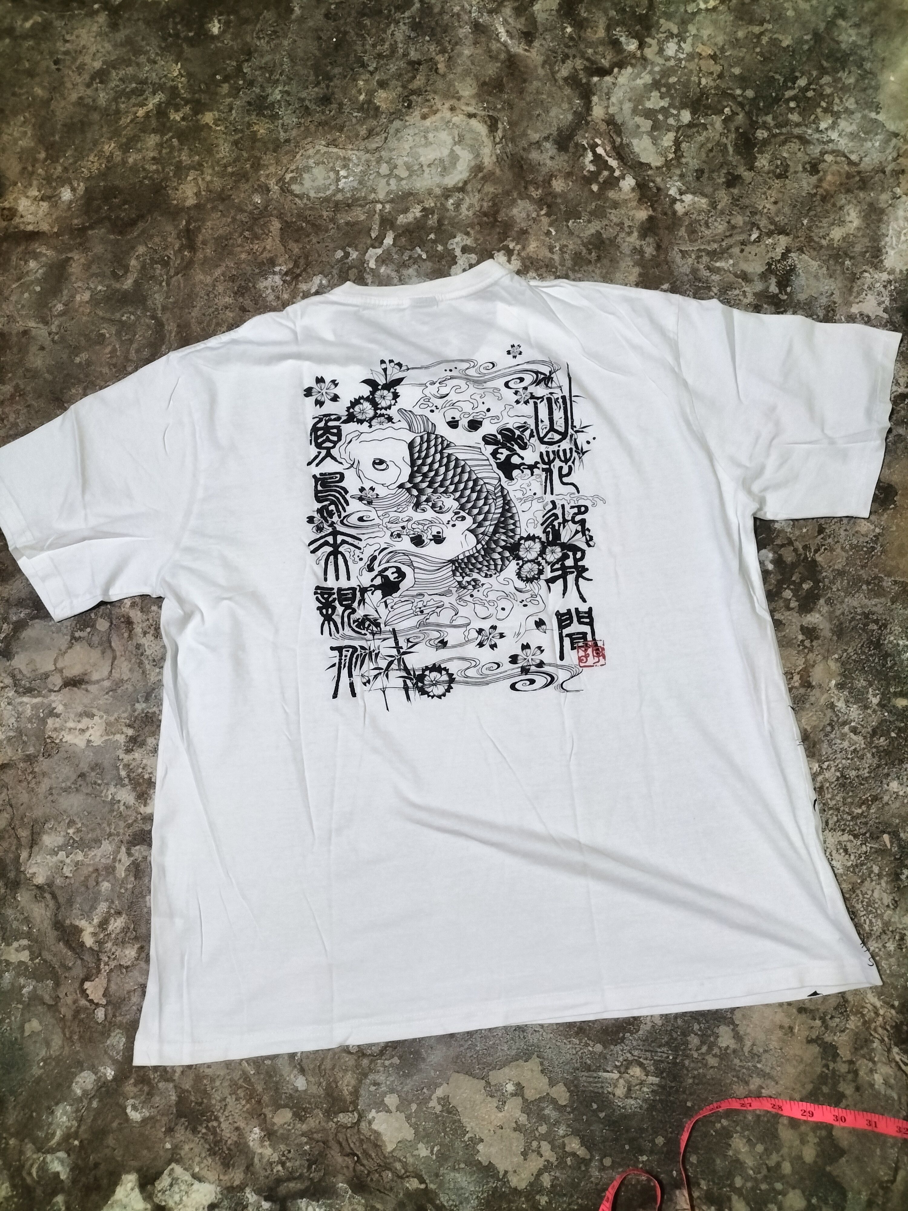 Japanese Brand Vintage Sukajan Tee Fish Koi Yakuza Fashion Street Japanese Size US XL / EU 56 / 4 - 1 Thumbnail