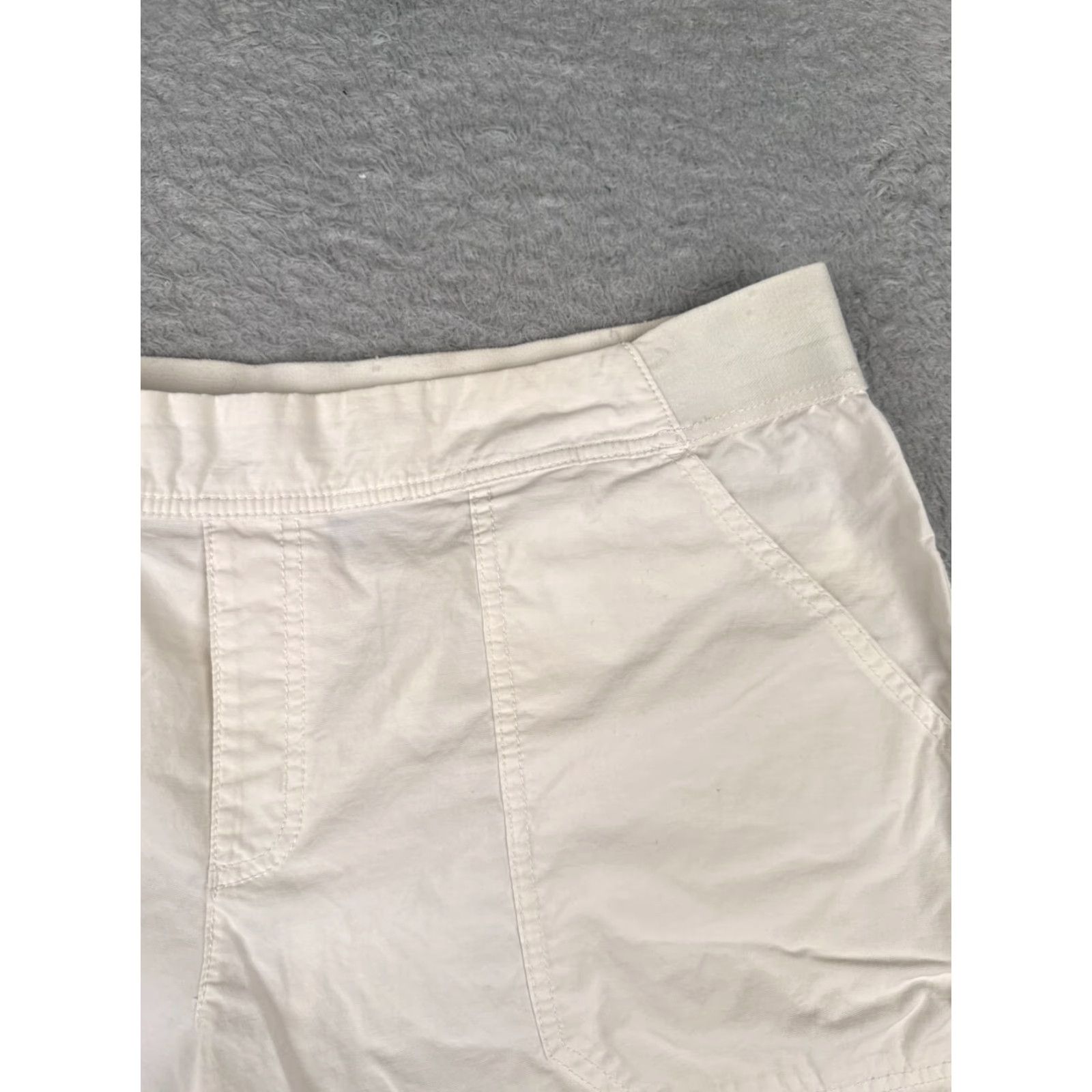 Vintage Columbia Shorts Women XL White Nylon Elastic Waist Pockets 5" Inseam Outdoor Shell 100% Nylon Womens Size 40" / US 18 - 5 Thumbnail