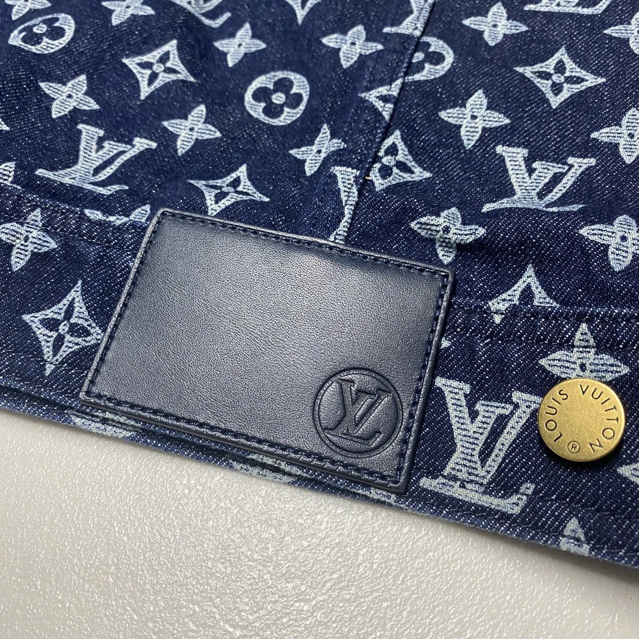 Louis Vuitton Louis vuitton mens monogram denim trucker jacket SIZE 50 M Size US M / EU 48-50 / 2 - 15 Thumbnail