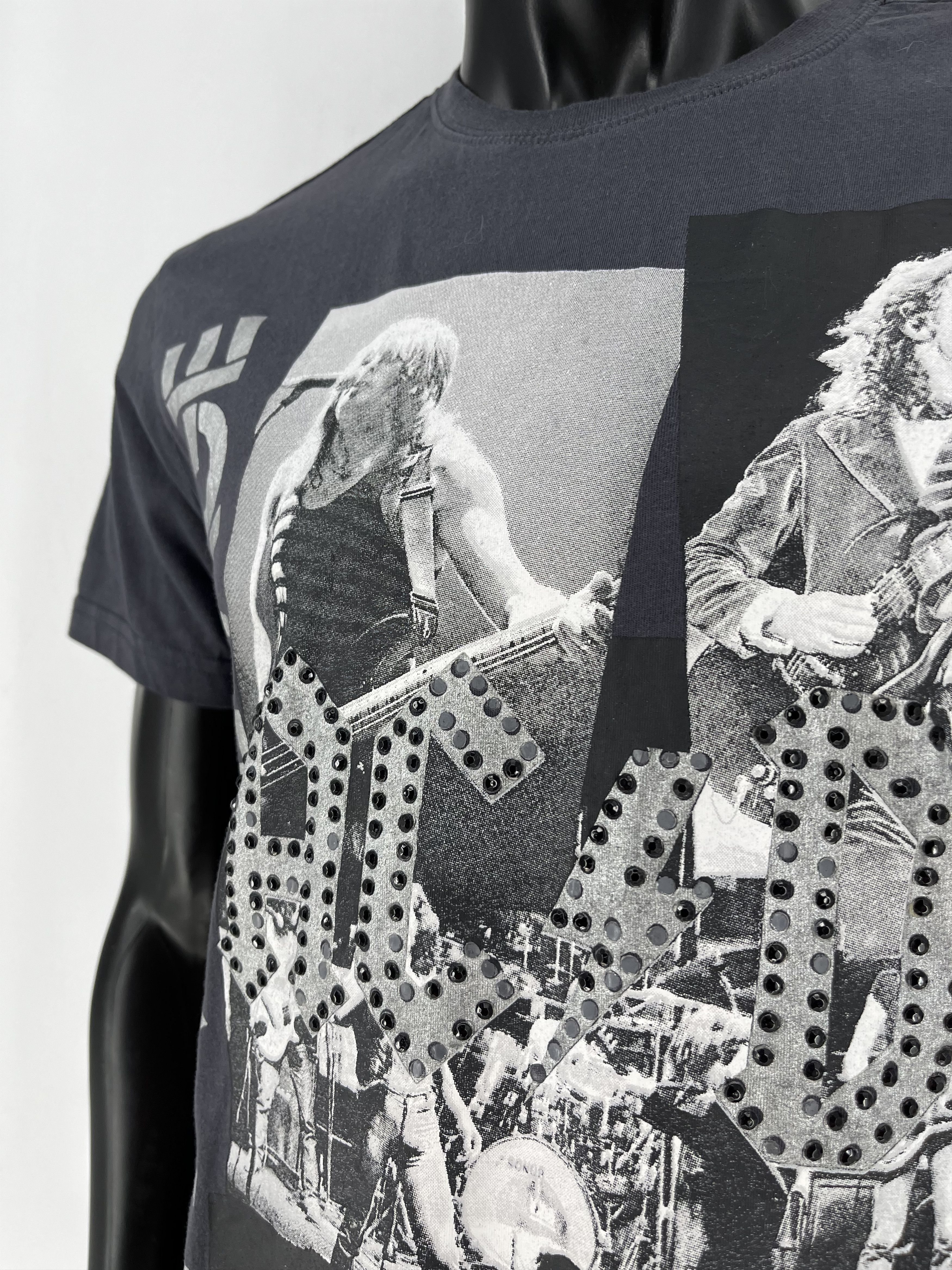 Band Tees VINTAGE Y2K ACDC TEE SHIRT BAND TEE Size S Size US S / EU 44-46 / 1 - 9 Thumbnail