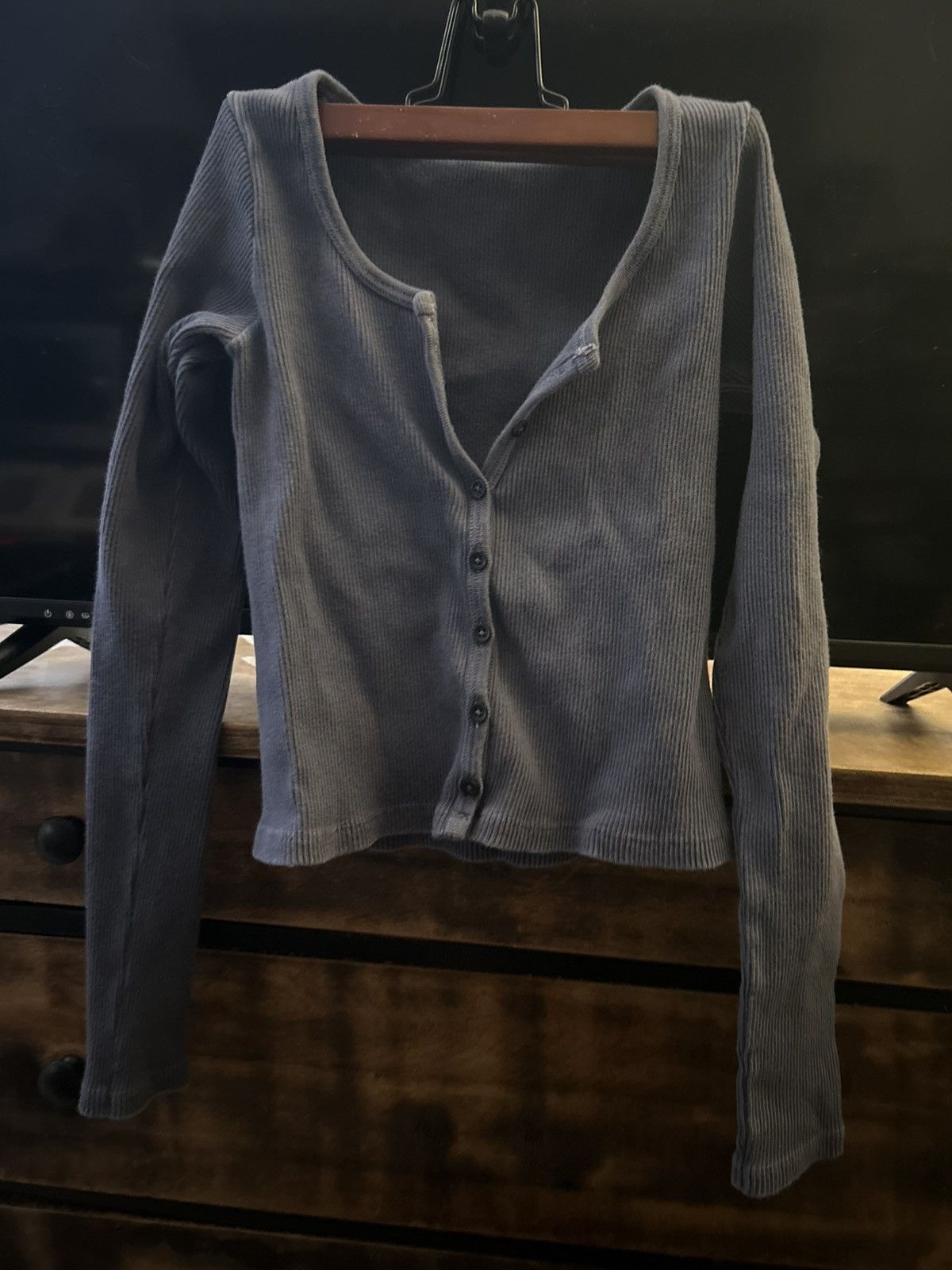 Brandy Melville Long sleeve ribbed crop shirt Size ONE SIZE - 1 Thumbnail