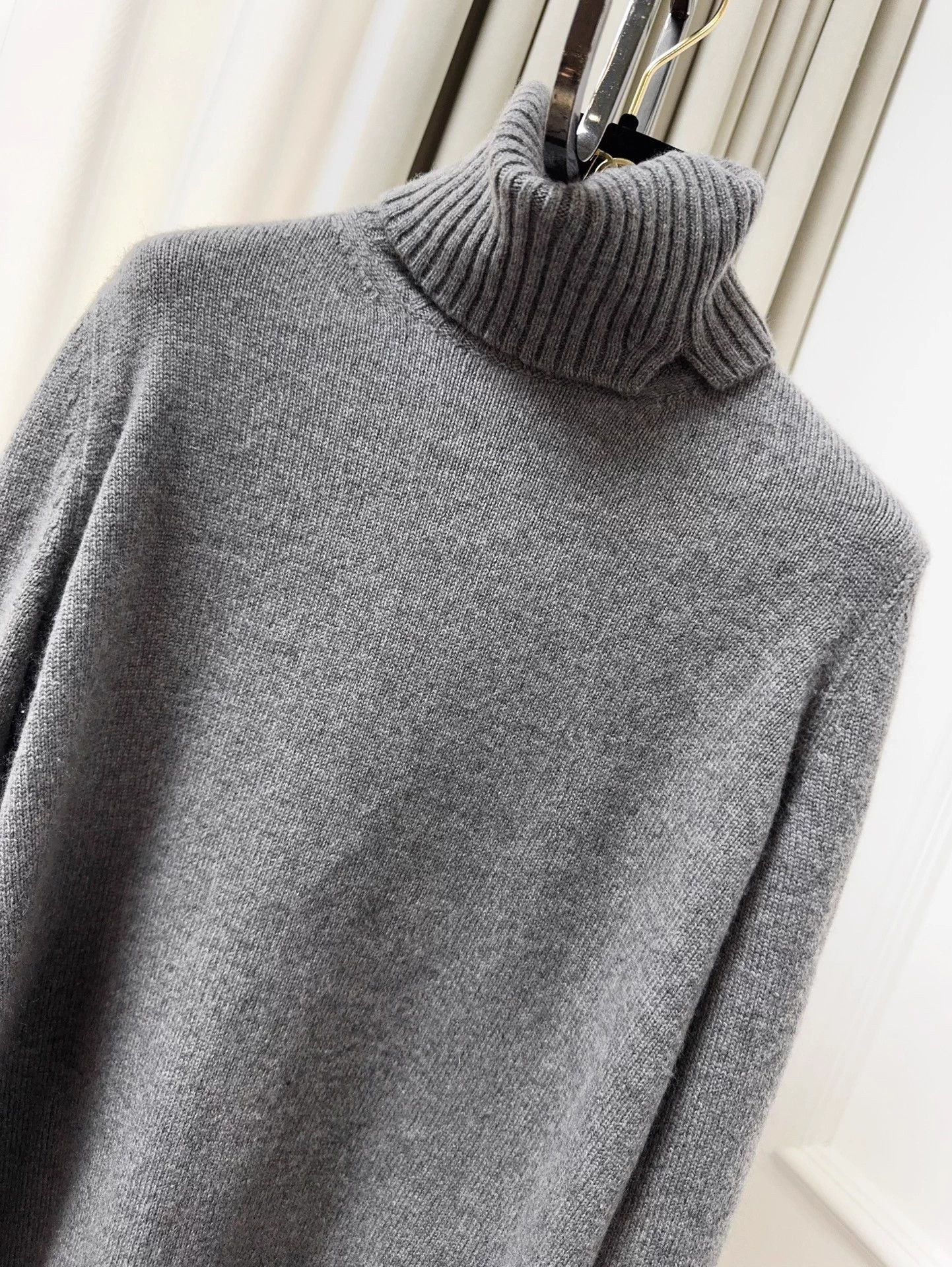 Loro Piana Loro Piana Gray Turtleneck Knit Top 42 Size M / US 6-8 / IT 42-44 - 2 Thumbnail