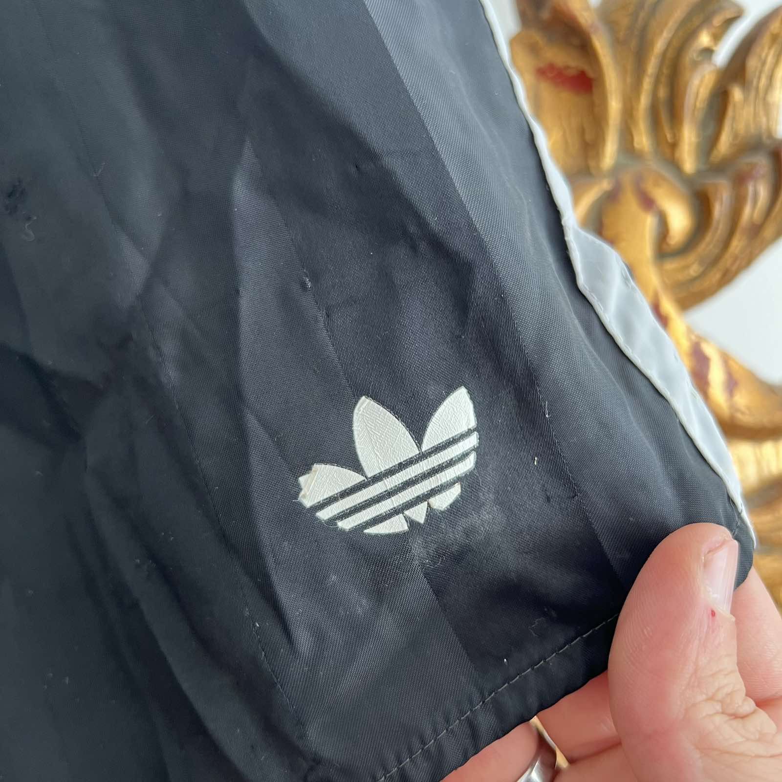 Vintage vintage Adidas Black nylon shorts 90s Size US 34 / EU 50 - 4 Thumbnail