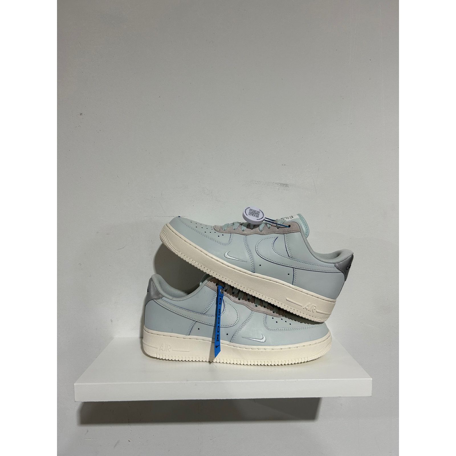 Nike AIR FORCE 1 LOW DEVIN BOOKER SIZE 10.5 Size US 10.5 / EU 43-44 - 1 Thumbnail