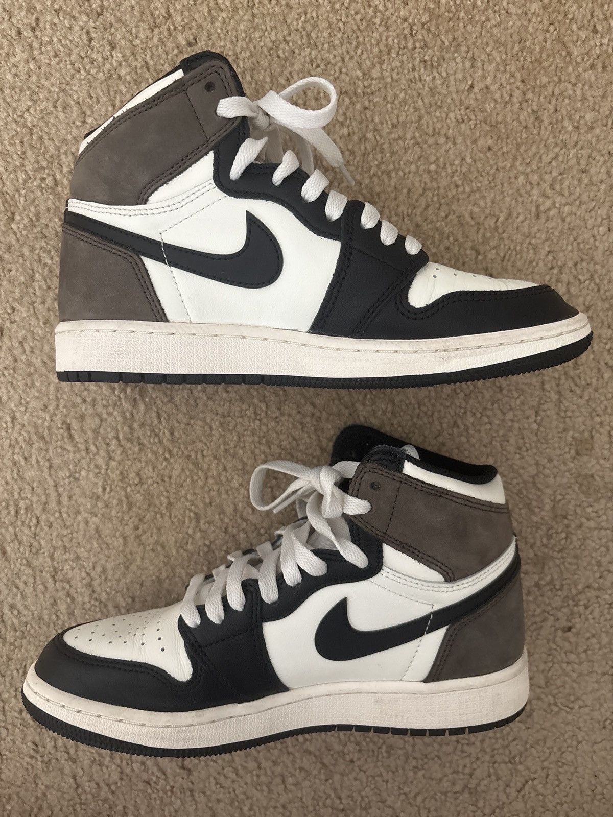 Jordan Brand Air Jordan 1 Retro High OG GS “Dark Mocha” Size US 6 / IT 36 - 2 Thumbnail