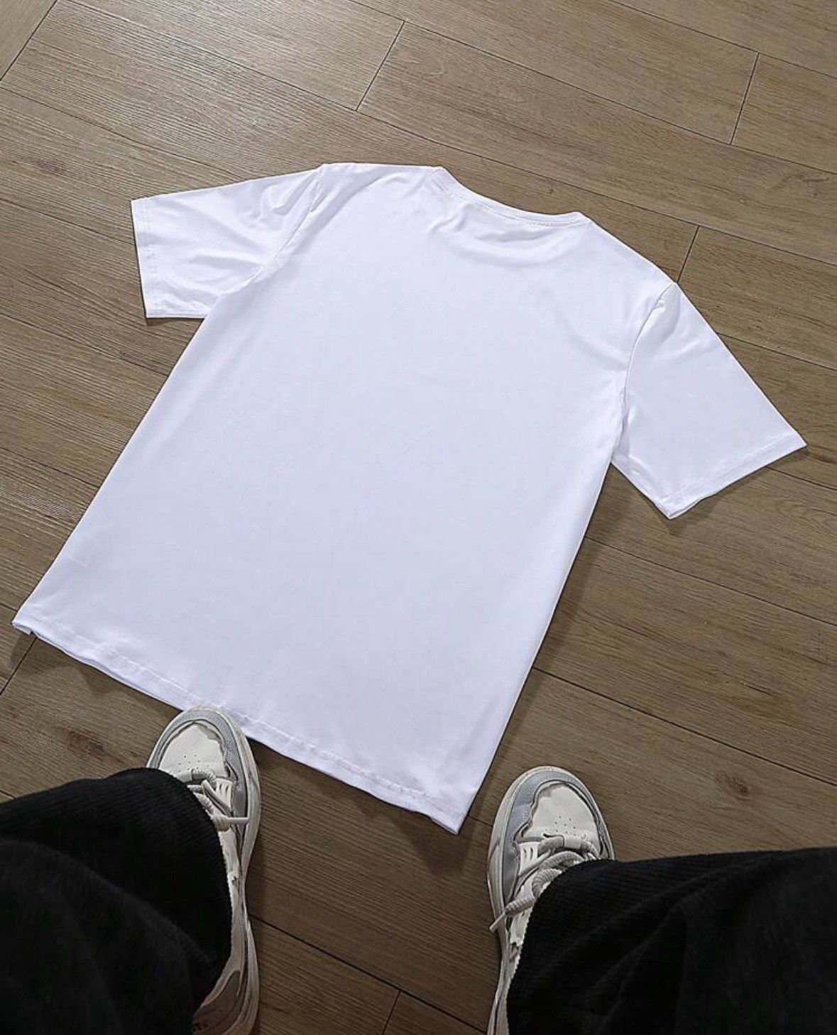 Other White “god loves the world” graphic t shirt Size US S / EU 44-46 / 1 - 2 Thumbnail