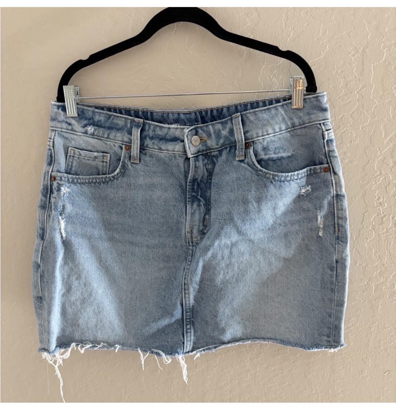 Old Navy Old Navy Light Blue Distressed Mini Skirt Size 34" / US 12 / IT 48 - 1 Thumbnail