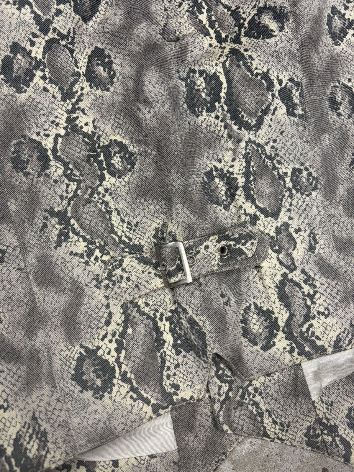 Versace Vintage 1990s Versus Gianni Versace Snake Print Animal Vest Size US M / EU 48-50 / 2 - 16 Thumbnail