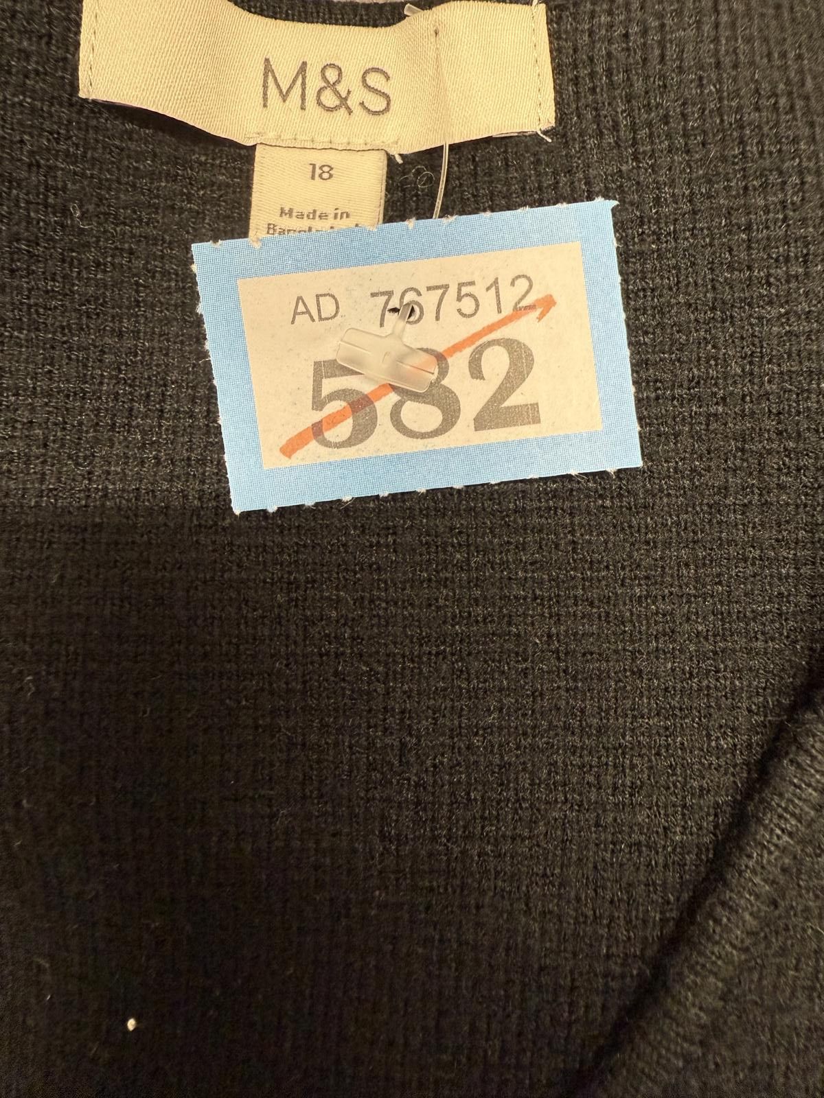 M.E. Sport M&S Black V-Neck Button-Up Cardigan Size 18 Size US M / EU 48-50 / 2 - 2 Thumbnail