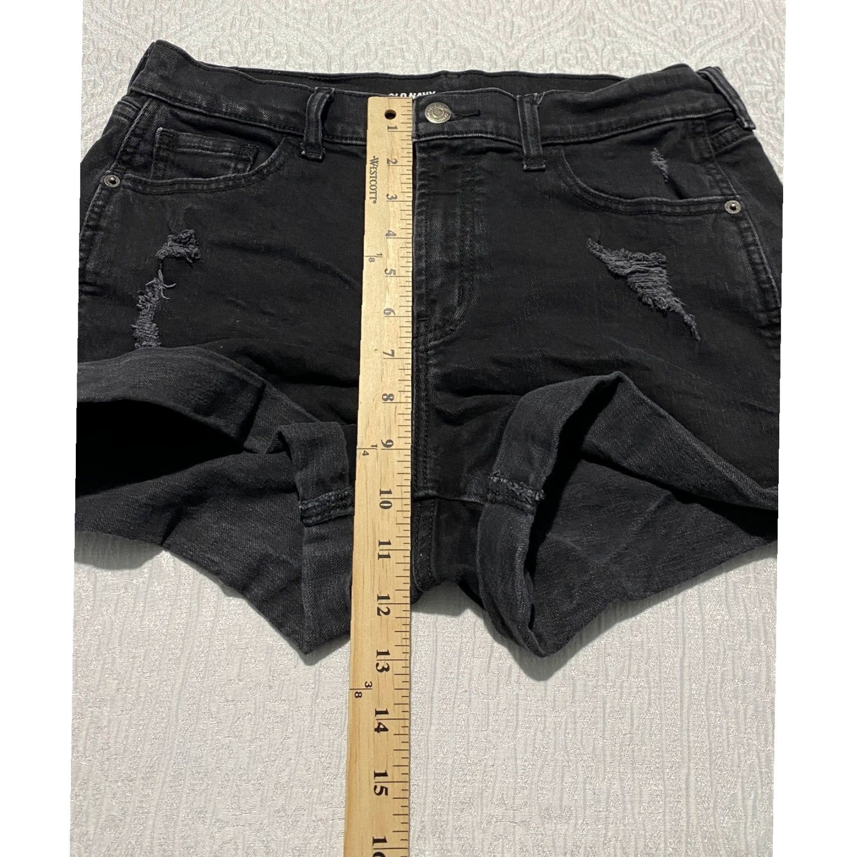 Old Navy Old Navy Womens Size 6 Black Mid-Rise Boyfriend Distressed Denim Jean Shorts Size 28" / US 6 / IT 42 - 5 Thumbnail