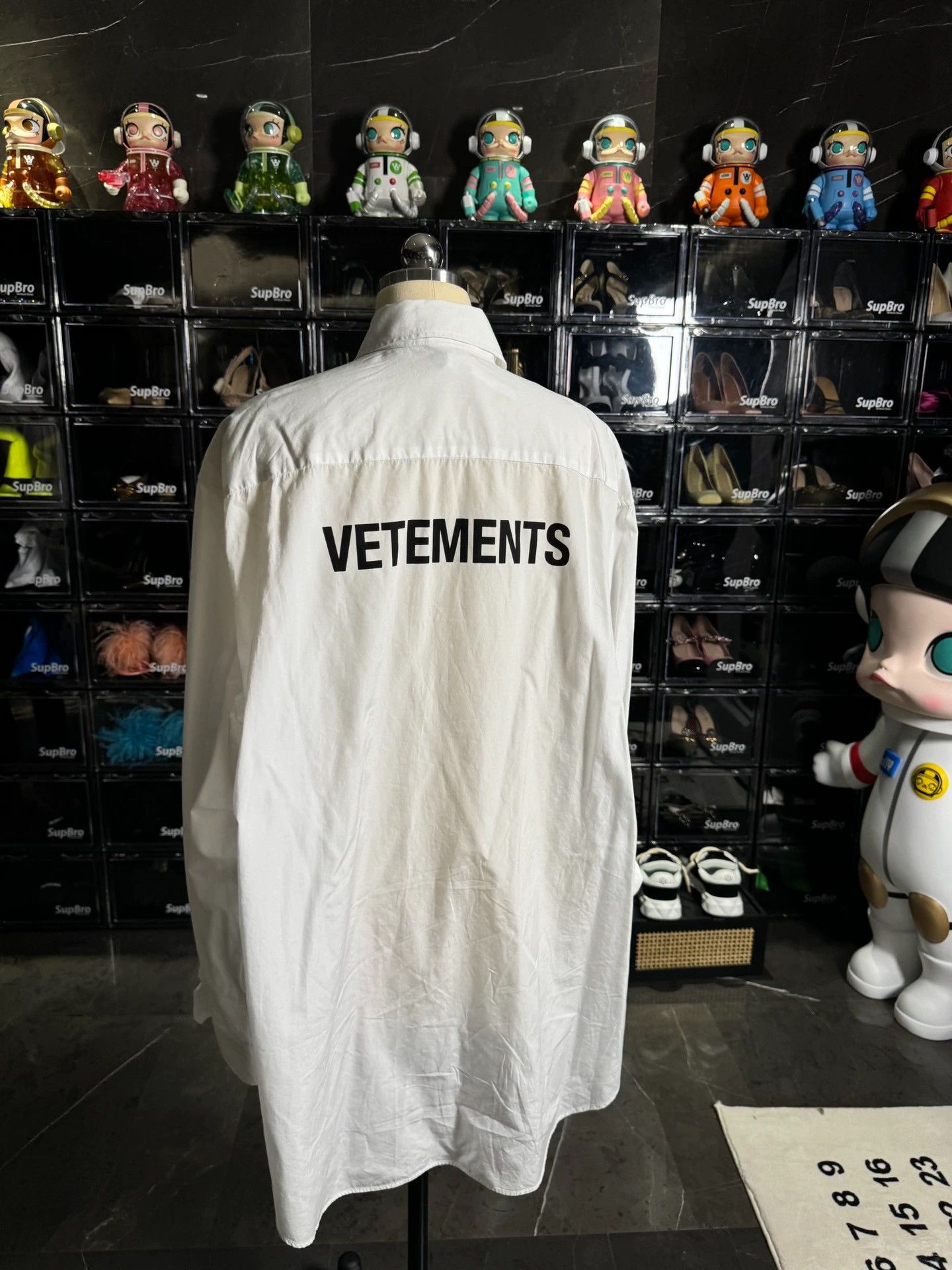 Vetements Vetements White M Size Shirt - dmc Size US M / EU 48-50 / 2 - 1 Thumbnail