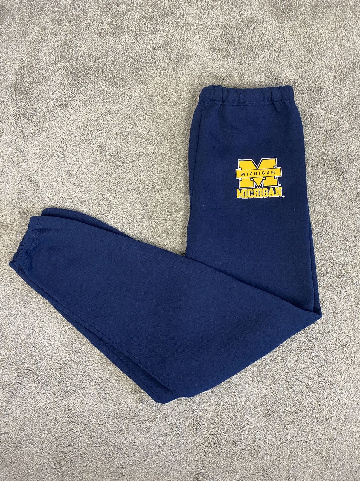 Vintage Vintage 90s navy u of m russell athletic sweatpants Size US 32 / EU 48 - 1 Thumbnail