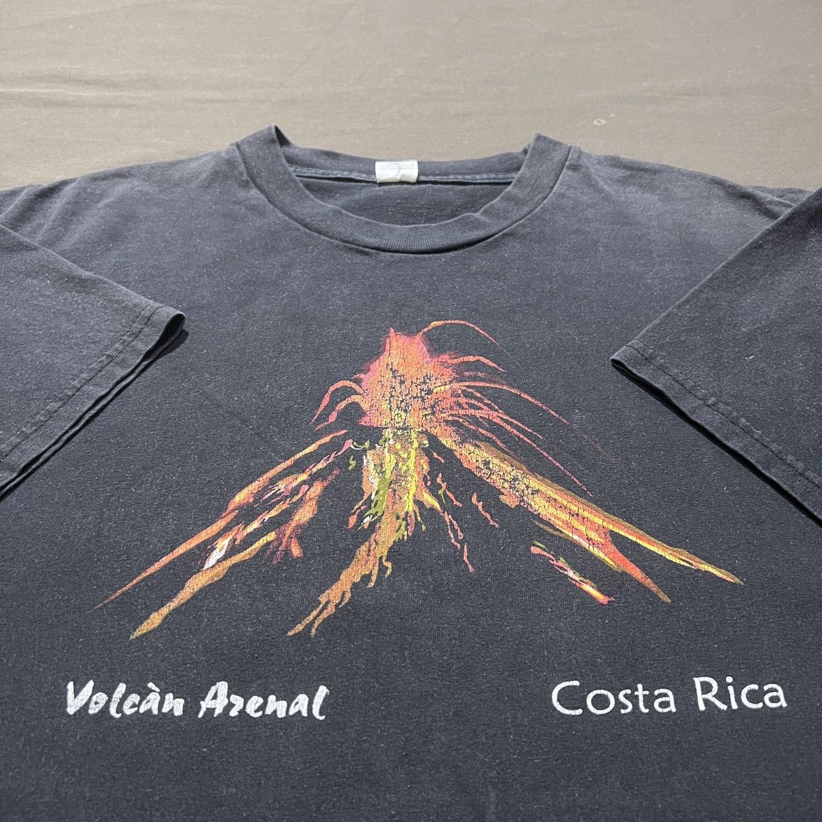 Arts & Science Vintage Y2K Arenal Volcano graphic streetwear Tee Faded Size US L / EU 52-54 / 3 - 1 Thumbnail