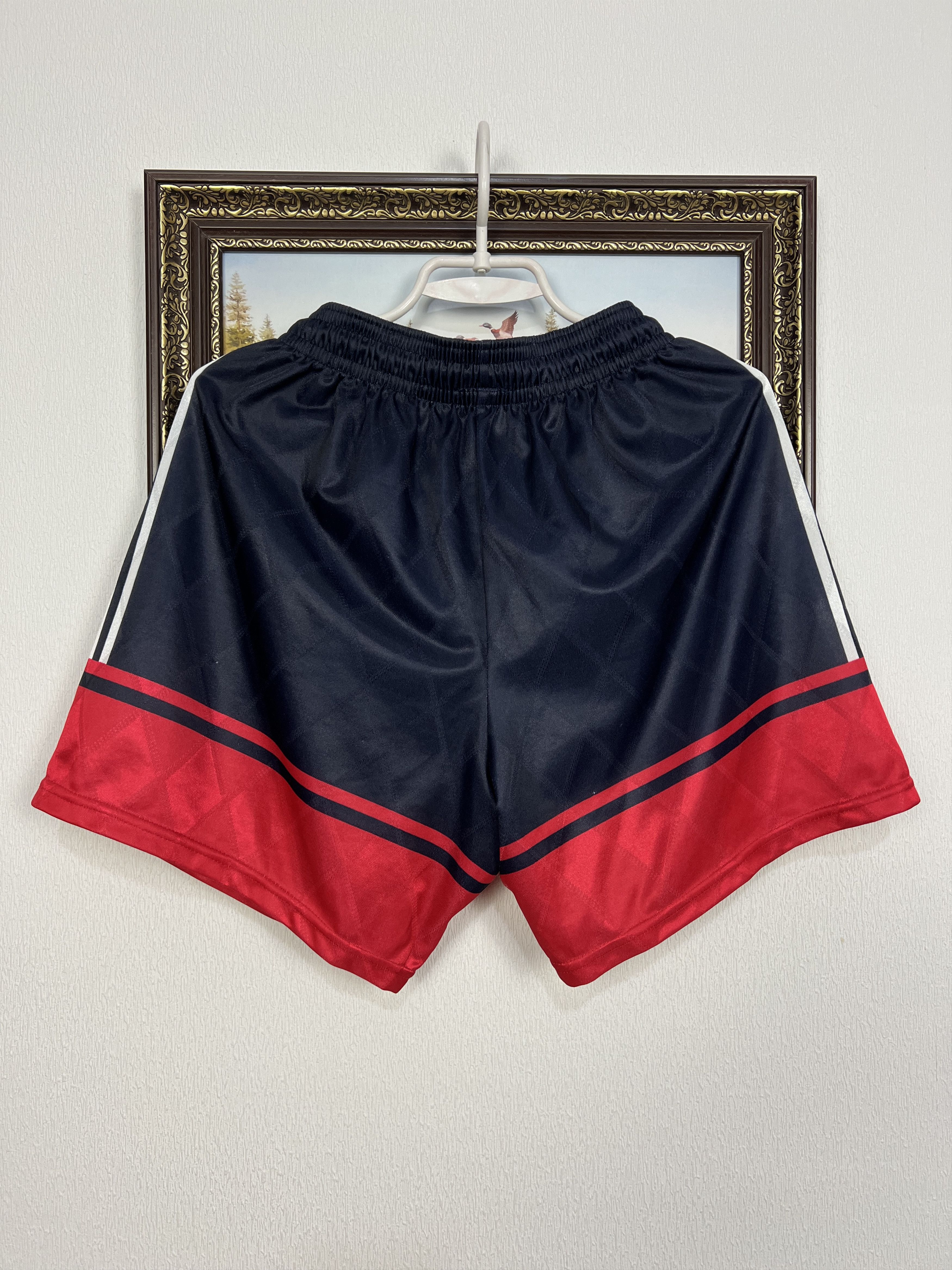Adidas Vintage 90's Bayern Munich Football Shorts Soccer Athletic Size US 32 / EU 48 - 9 Thumbnail