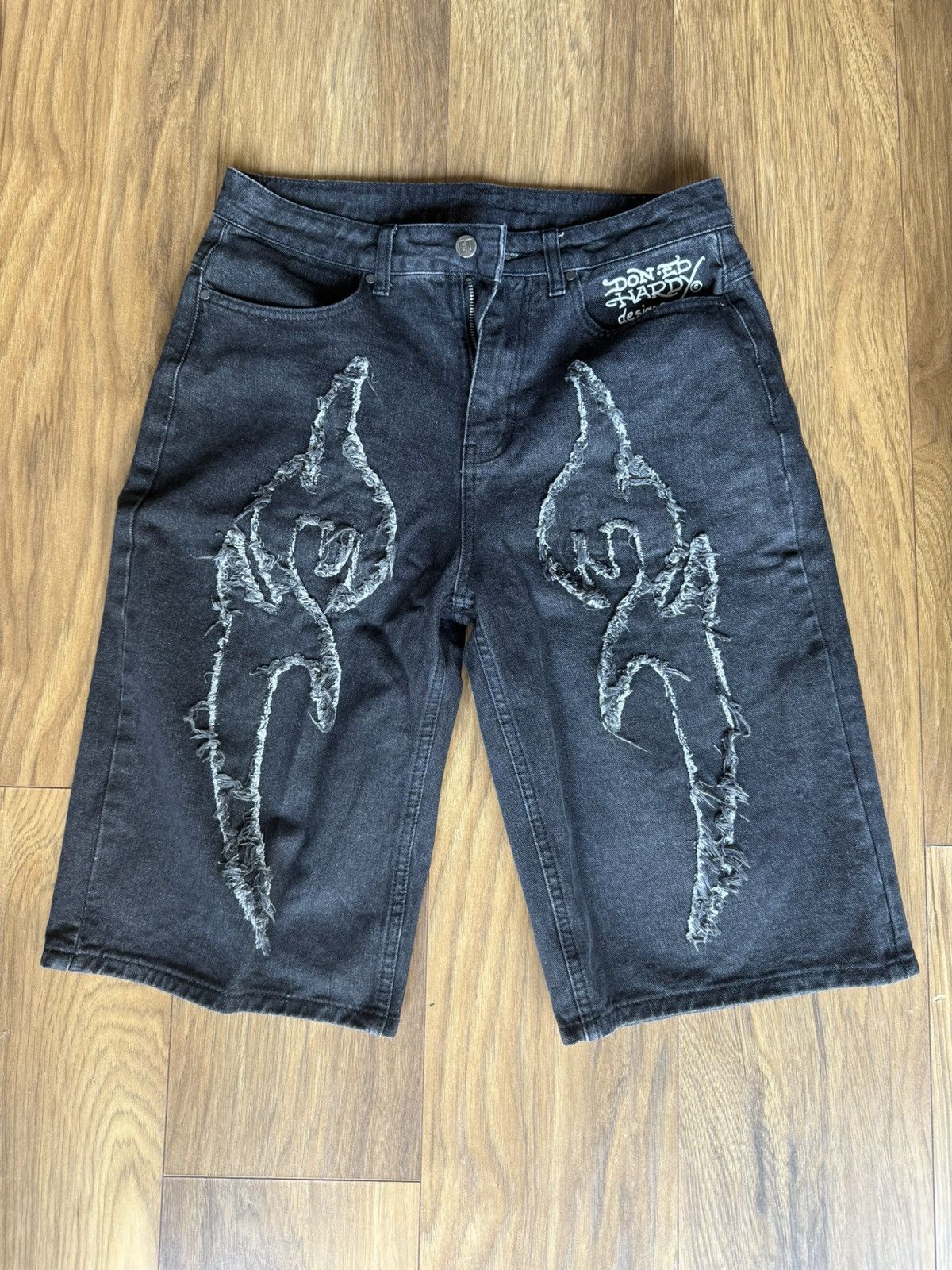 Ed Hardy Ed Hardy UO Exclusive Washed Black Applique Shorts Size US 31 - 1 Thumbnail