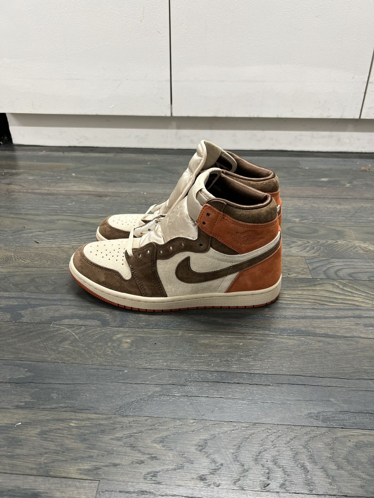 Jordan Brand WMNS JORDAN 1 RETRO HIGH OG 'DUSTED CLAY' Size US 9.5 / IT 39.5 - 9 Thumbnail