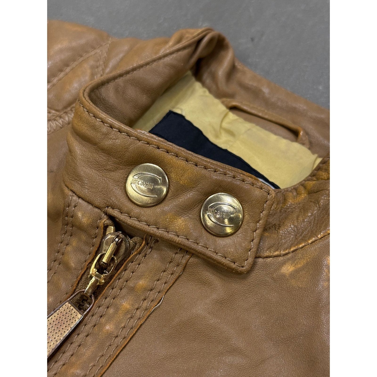 Roberto Cavalli 2000s Roberto Cavalli leather jacket with golden accents Size S / US 4 / IT 40 - 6 Thumbnail