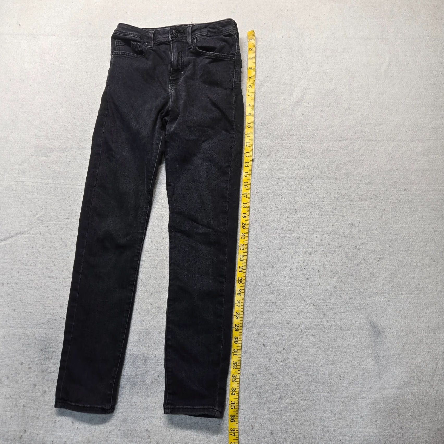 Forever 21 FOREVER 21 Jeans Skinny Mid Rise Black 24 Womens Pants Zip 5-Pocket Denim Cotton Blend Medium Wash Vintage No Inseam 28 Womens Size 42" / US 20 - 7 Thumbnail