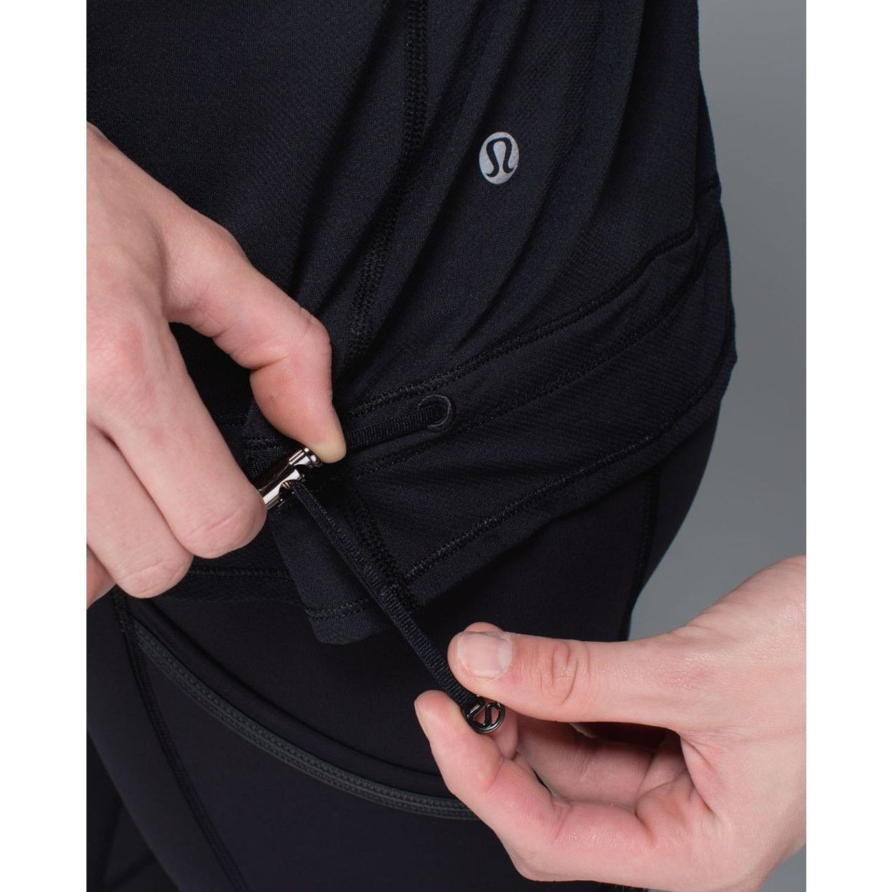 Lululemon EUC Lululemon Run: Ta Ta Topper Top Sz. 6 Pretty Palm Black Size M / US 6-8 / IT 42-44 - 8 Thumbnail