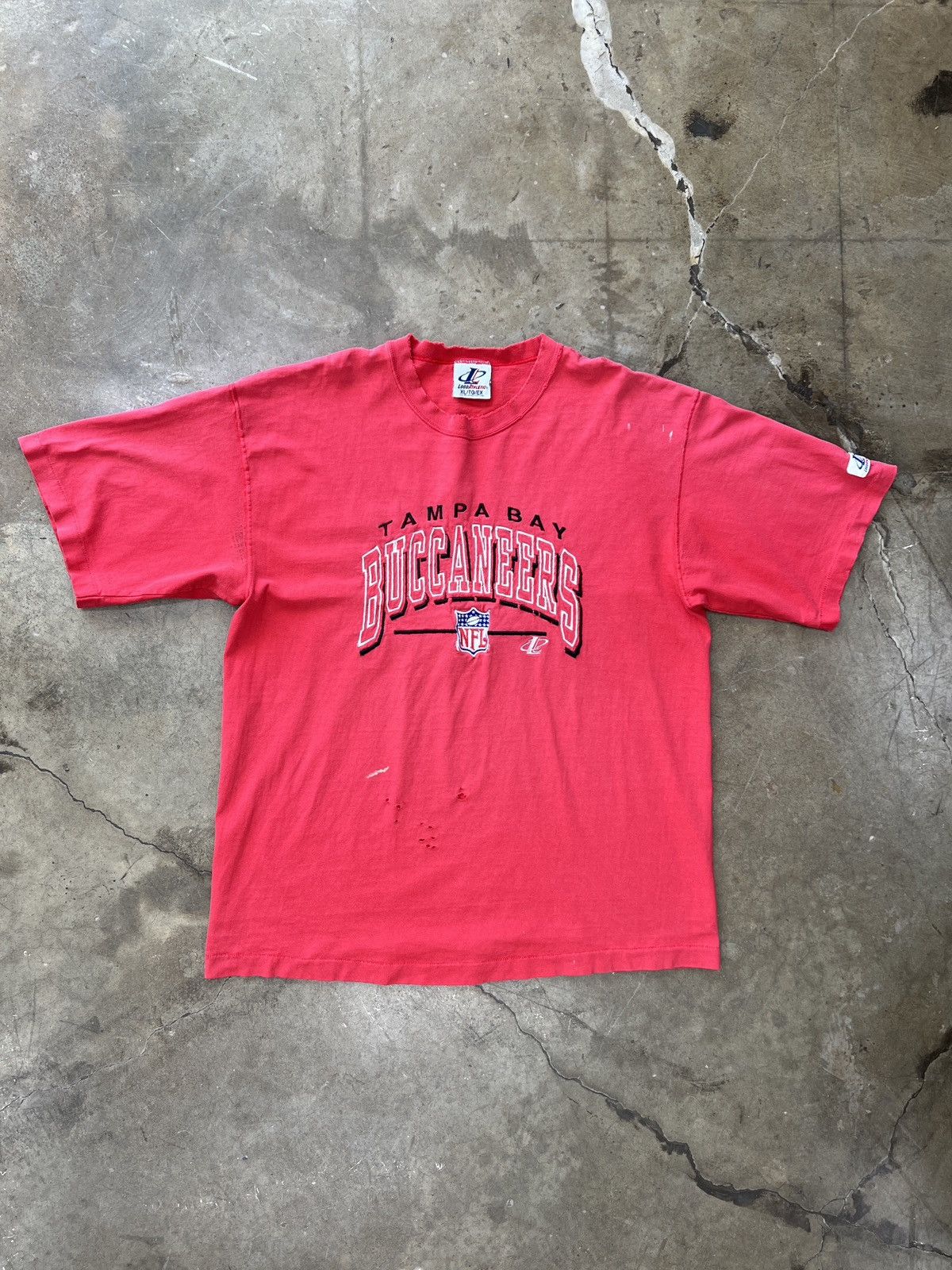 NFL × Vintage Vintage NFL 90s Tampa Bay Buccaneers Single Stitch Tee XL Size US XL / EU 56 / 4 - 2 Thumbnail