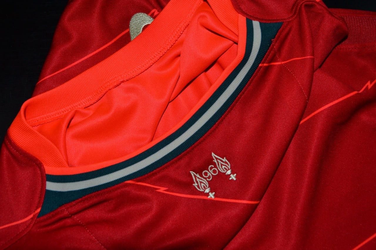 Nike LIVERPOOL HOME SHIRT FOOTBALL SOCCER JERSEY NIKE Size S Size US S / EU 44-46 / 1 - 9 Thumbnail