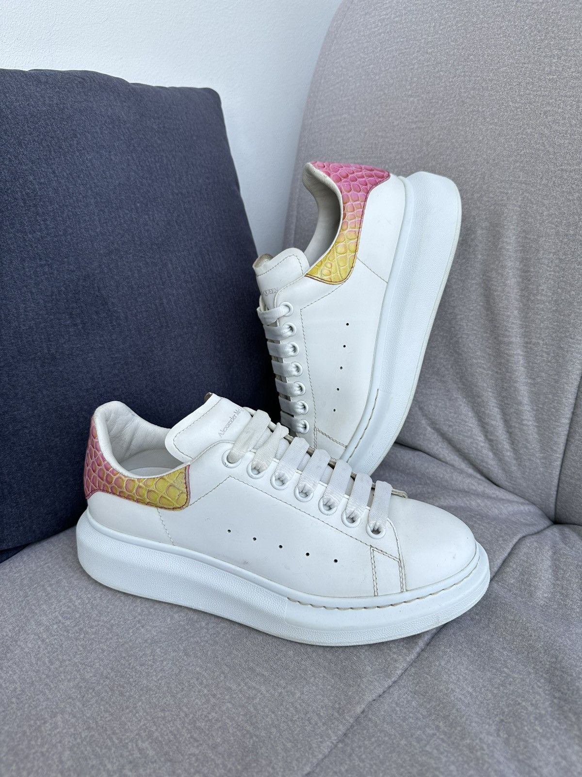Alexander McQueen Alexander Mcqueen White Oversize Sneakers RRP - 750$ Size US 7 / EU 40 - 1 Thumbnail