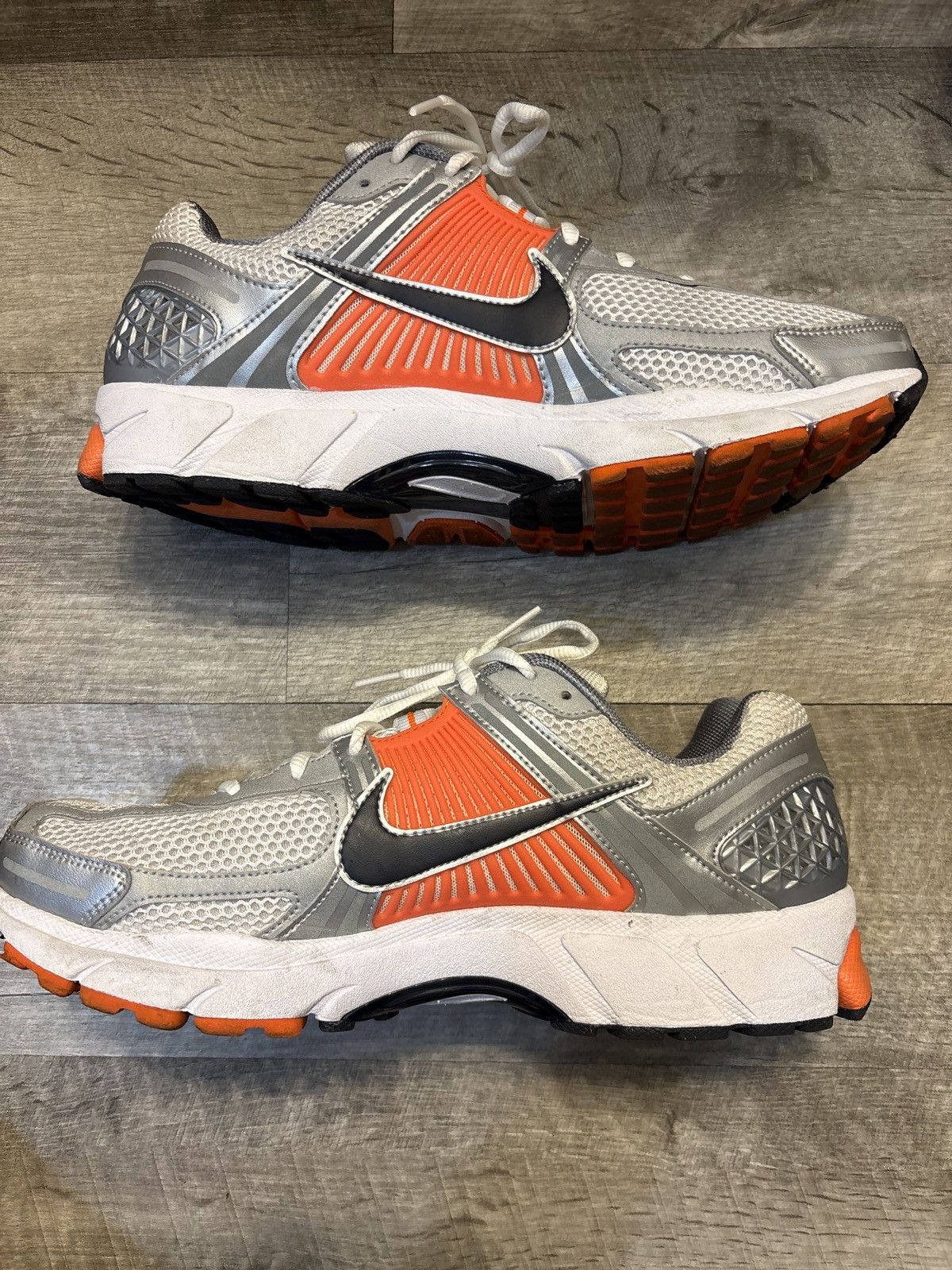 Nike Nike Zoom Vomero 5 Size US 12 / EU 45 - 1 Thumbnail