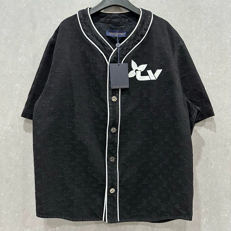 Louis Vuitton Louis Vuitton Embossed Dark Full Embroidered Logo Short Sl Size US M / EU 48-50 / 2 - 1 Thumbnail