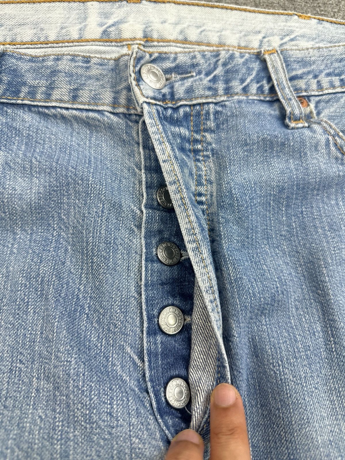 Levi's Vintage Levis 501 Faded Blue Jeans S0003 Size US 37 - 9 Thumbnail
