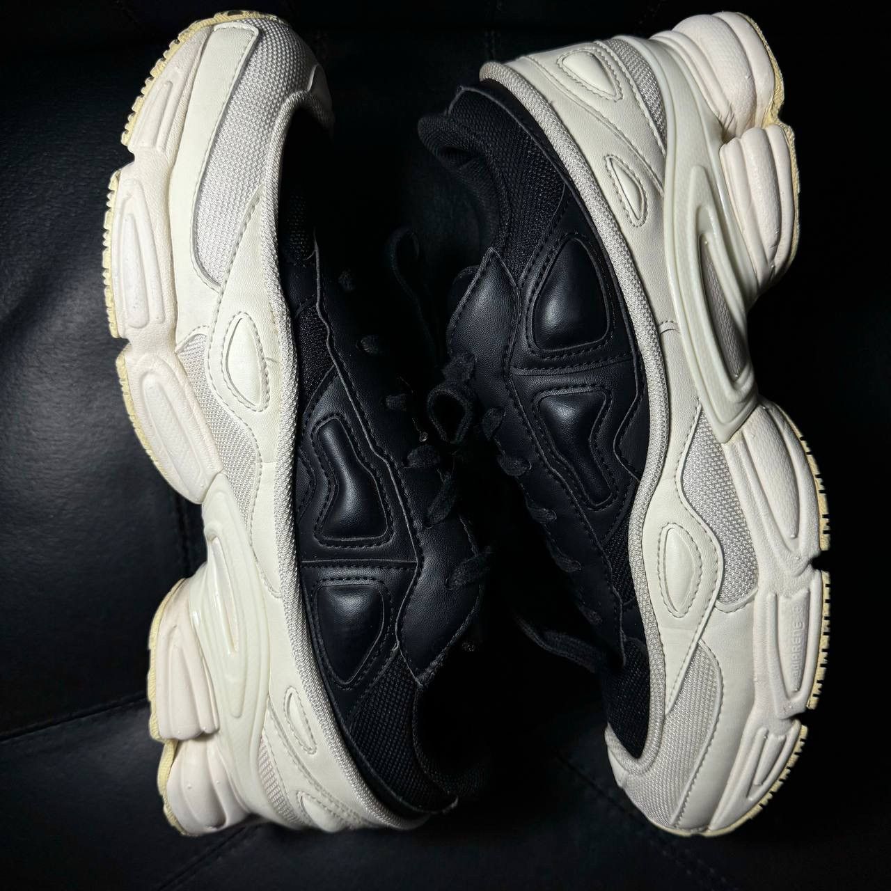 Adidas × Raf Simons 9,5us sneakers Adidas Raf Simons Ozweego White Black fw18 Size US 9.5 / EU 42-43 - 6 Thumbnail