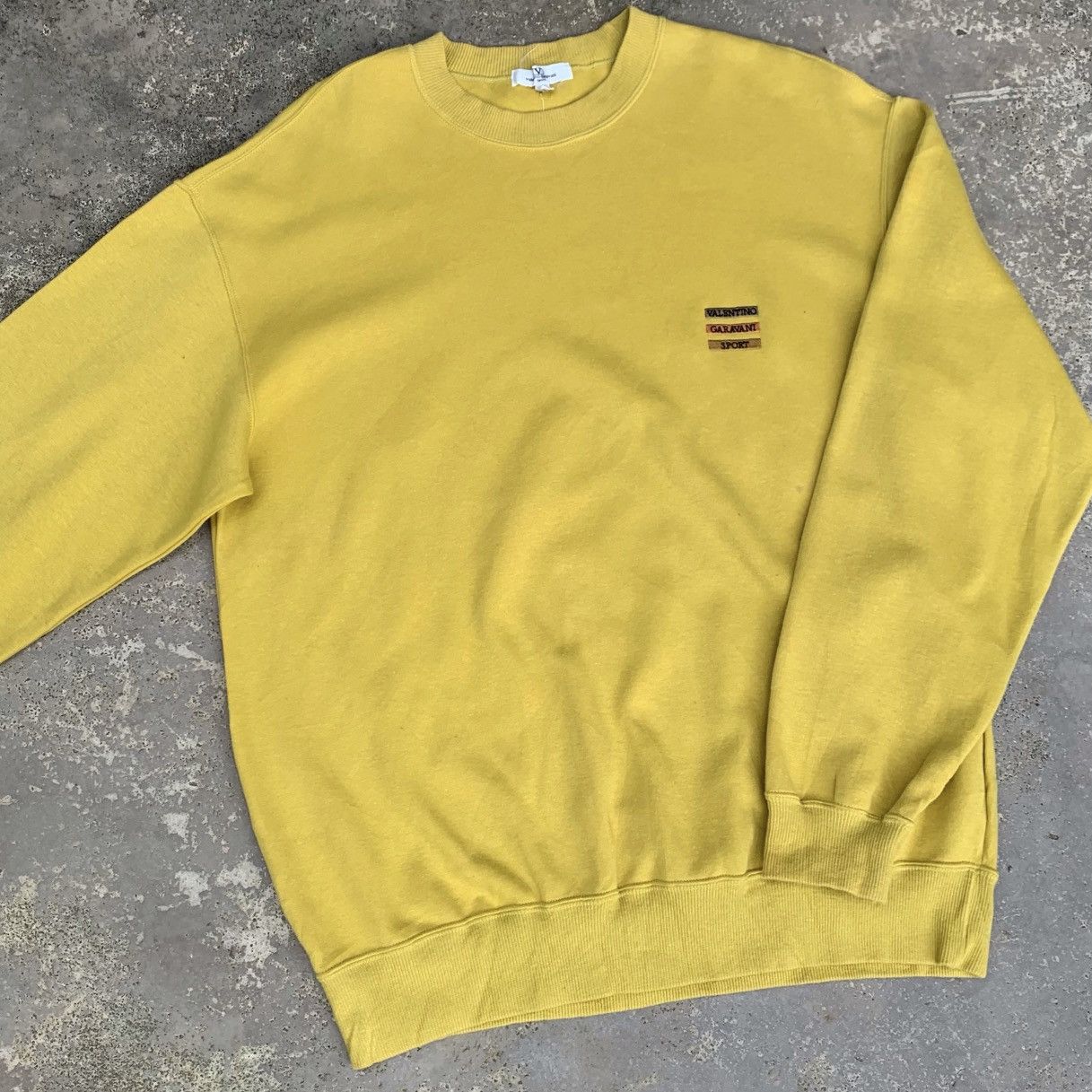 Valentino Valentino Garavani Crewneck Embroidered Logo Size US M / EU 48-50 / 2 - 1 Thumbnail