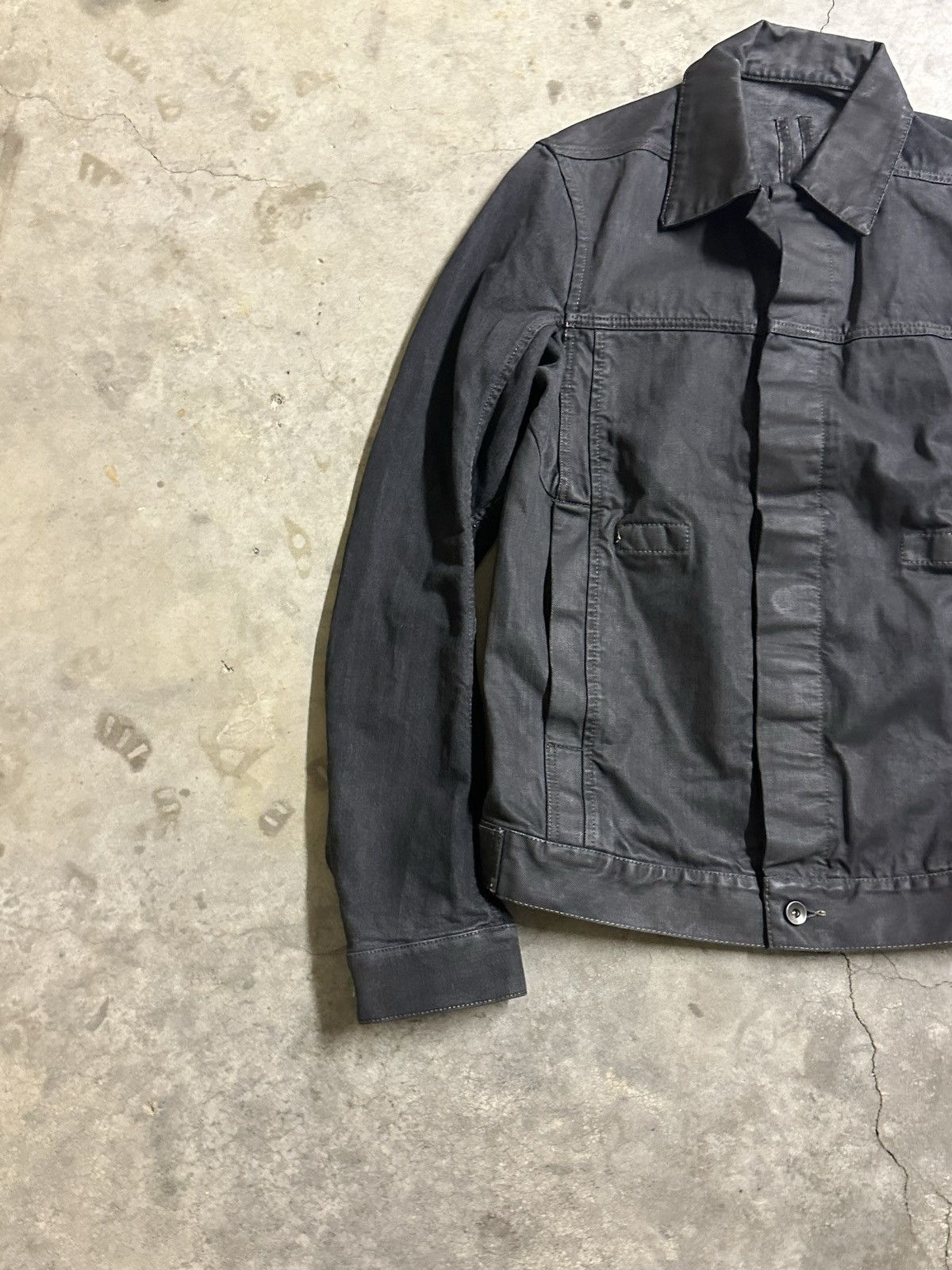Rick Owens × Rick Owens Drkshdw Rick Owens Black Wax Denim Trucker Jacket Size US L / EU 52-54 / 3 - 3 Thumbnail