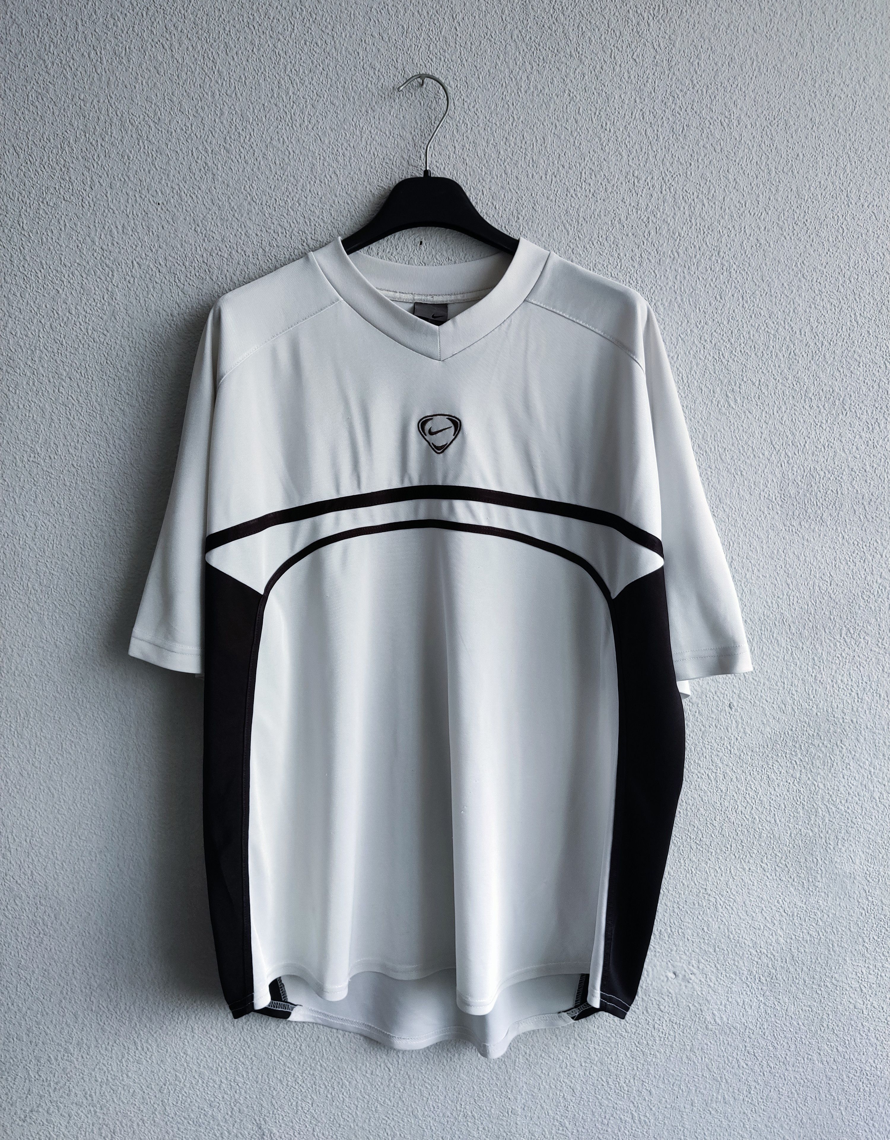 Nike Nike vintage tshirt center logo y2k 90s Size US XL / EU 56 / 4 - 1 Thumbnail